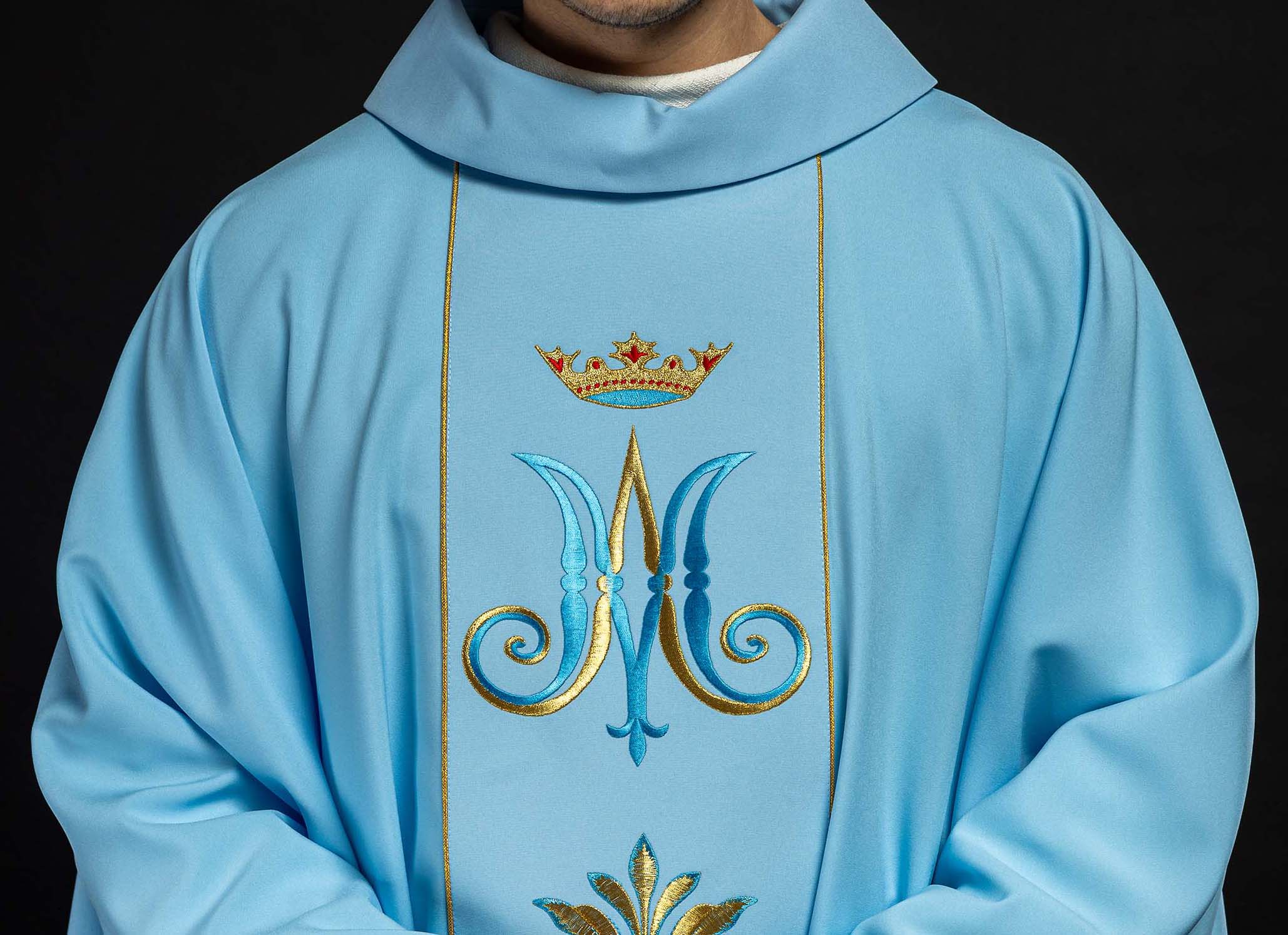 Kiedy zmienia się ornat w ciągu roku liturgicznego?