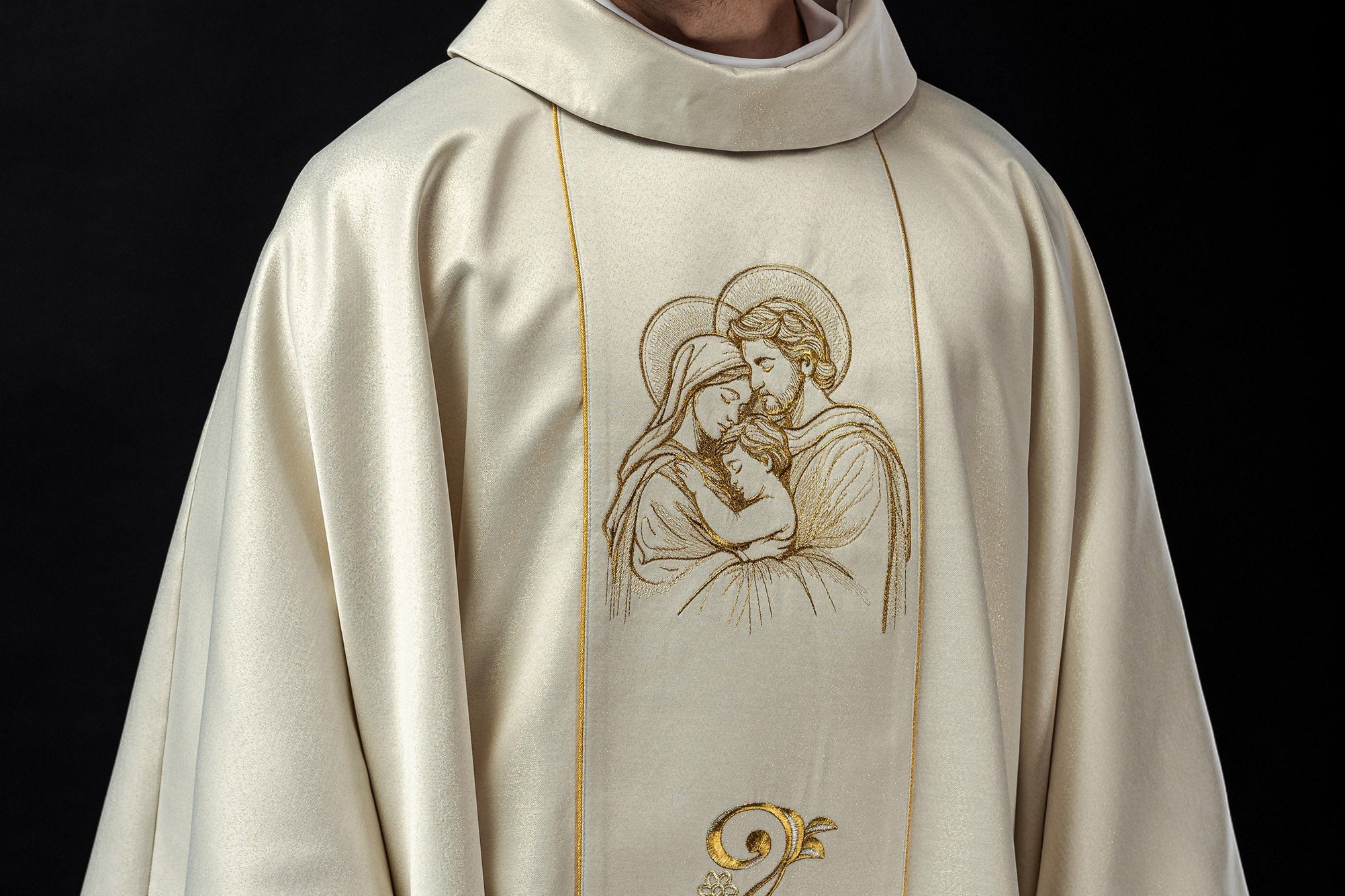 Ornat na Boże Narodzenie – złoty czy biały? Klucz do wyboru idealnej szaty liturgicznej