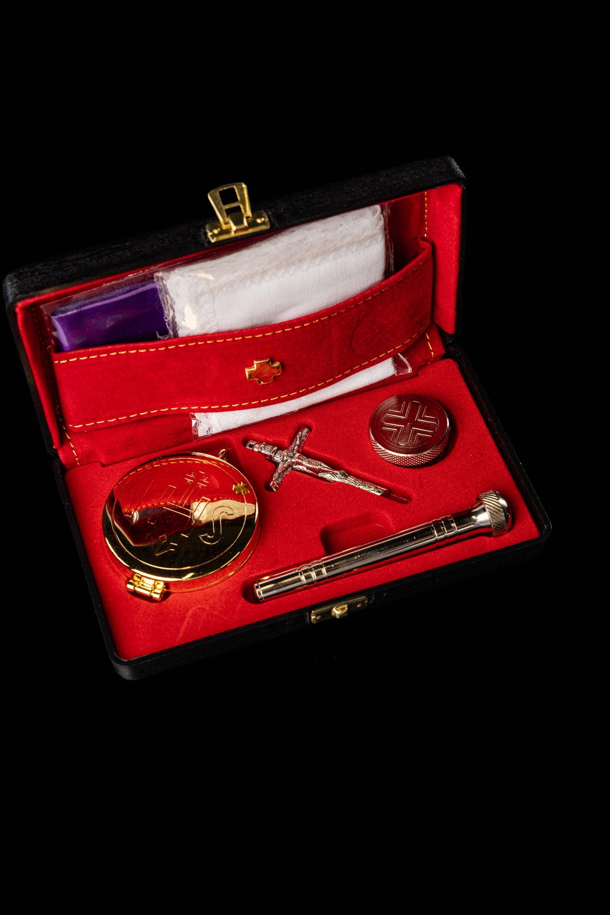 Kofer s liturgijskom opremom, visine 23 cm