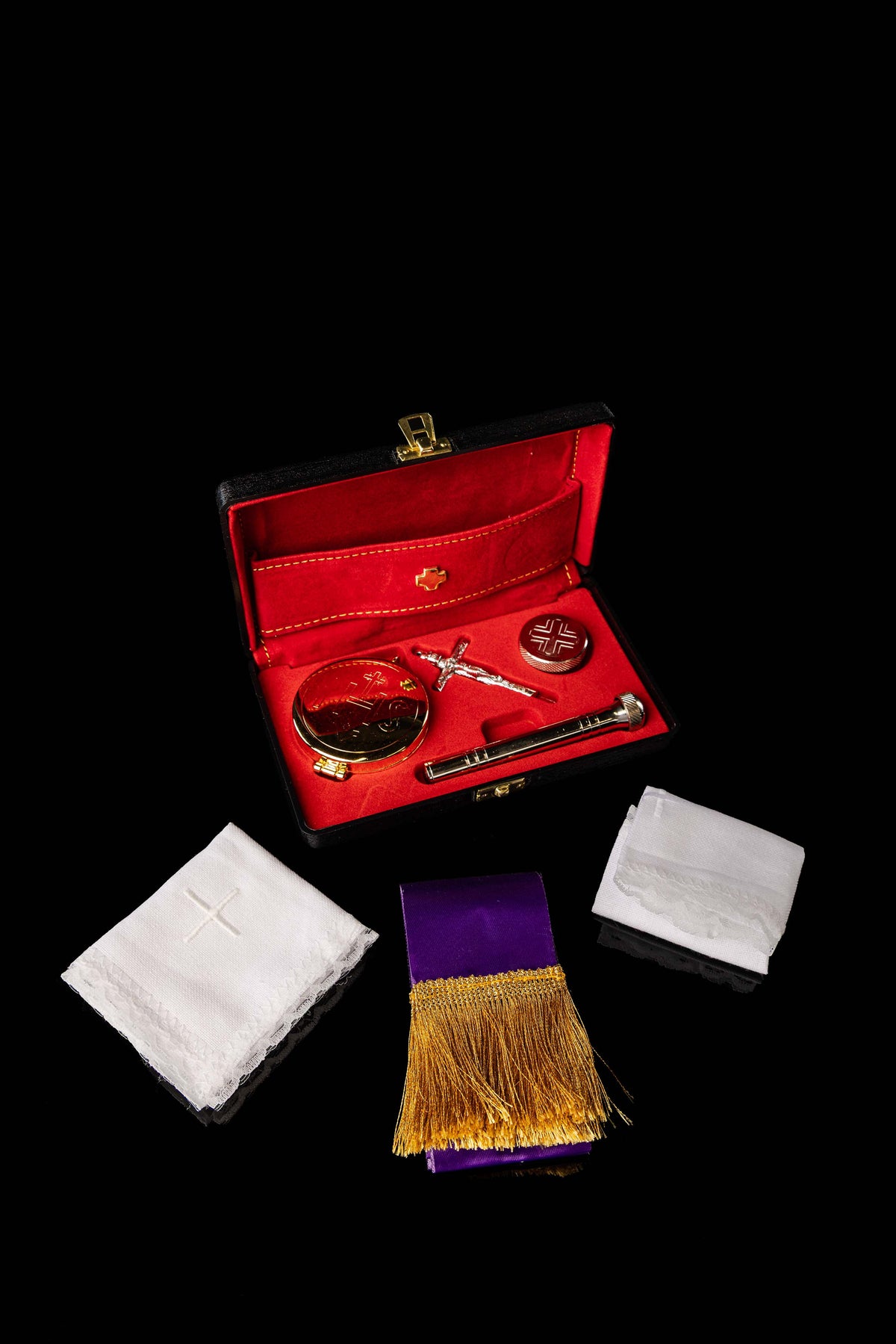Kofer s liturgijskom opremom, visine 23 cm
