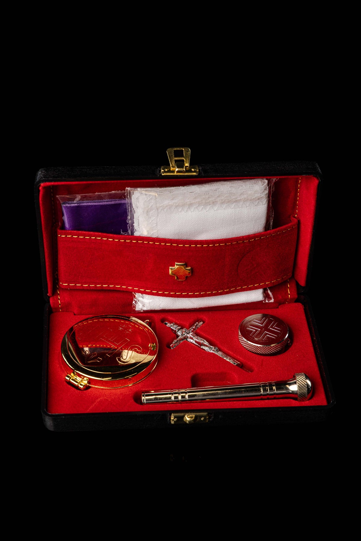Kofer s liturgijskom opremom, visine 23 cm