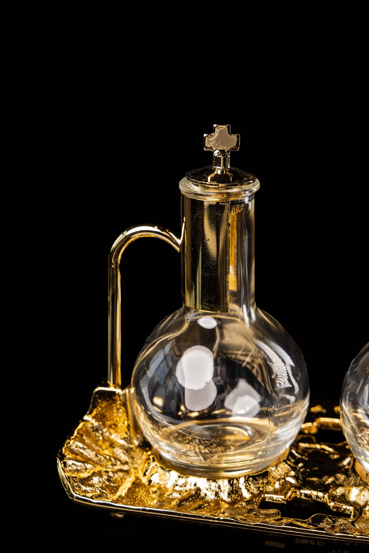 Liturgijske ampulice za vino i vodu s pozlaćenim pladnjem