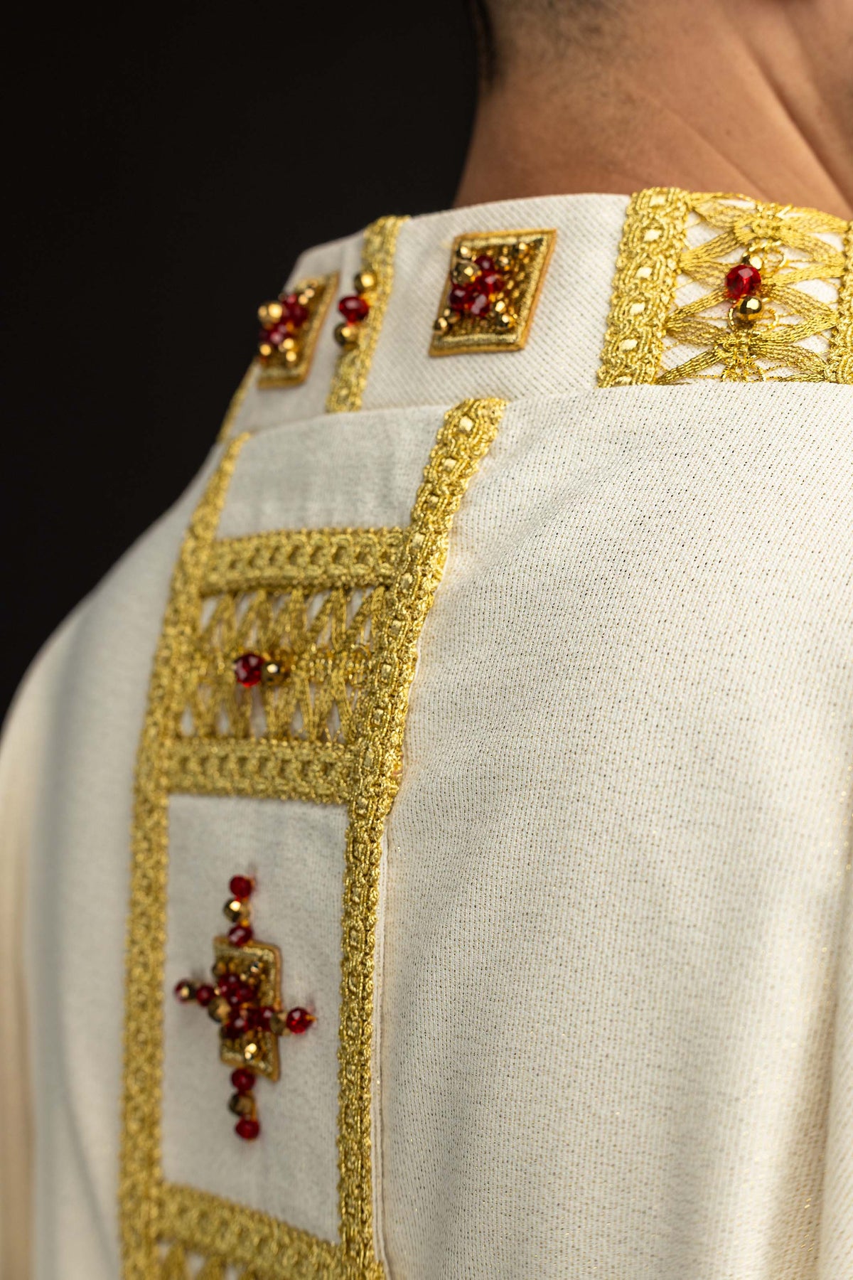 Ručno izrađen ornat s prirodnim kamenjem Handmade 7005