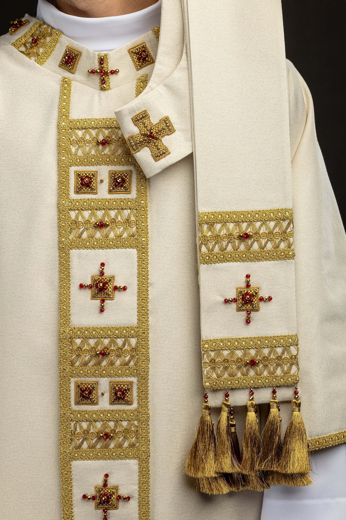 Ručno izrađen ornat s prirodnim kamenjem Handmade 7005