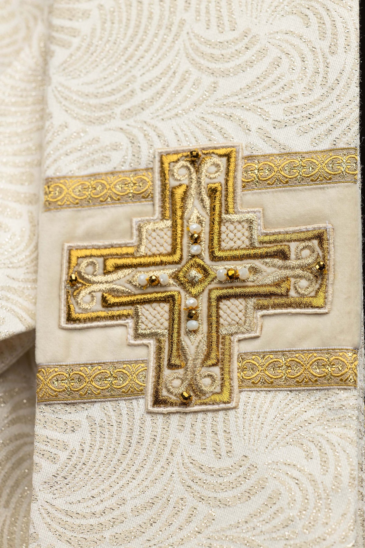 Ručno izrađen ornat s prirodnim kamenjem Handmade 7012