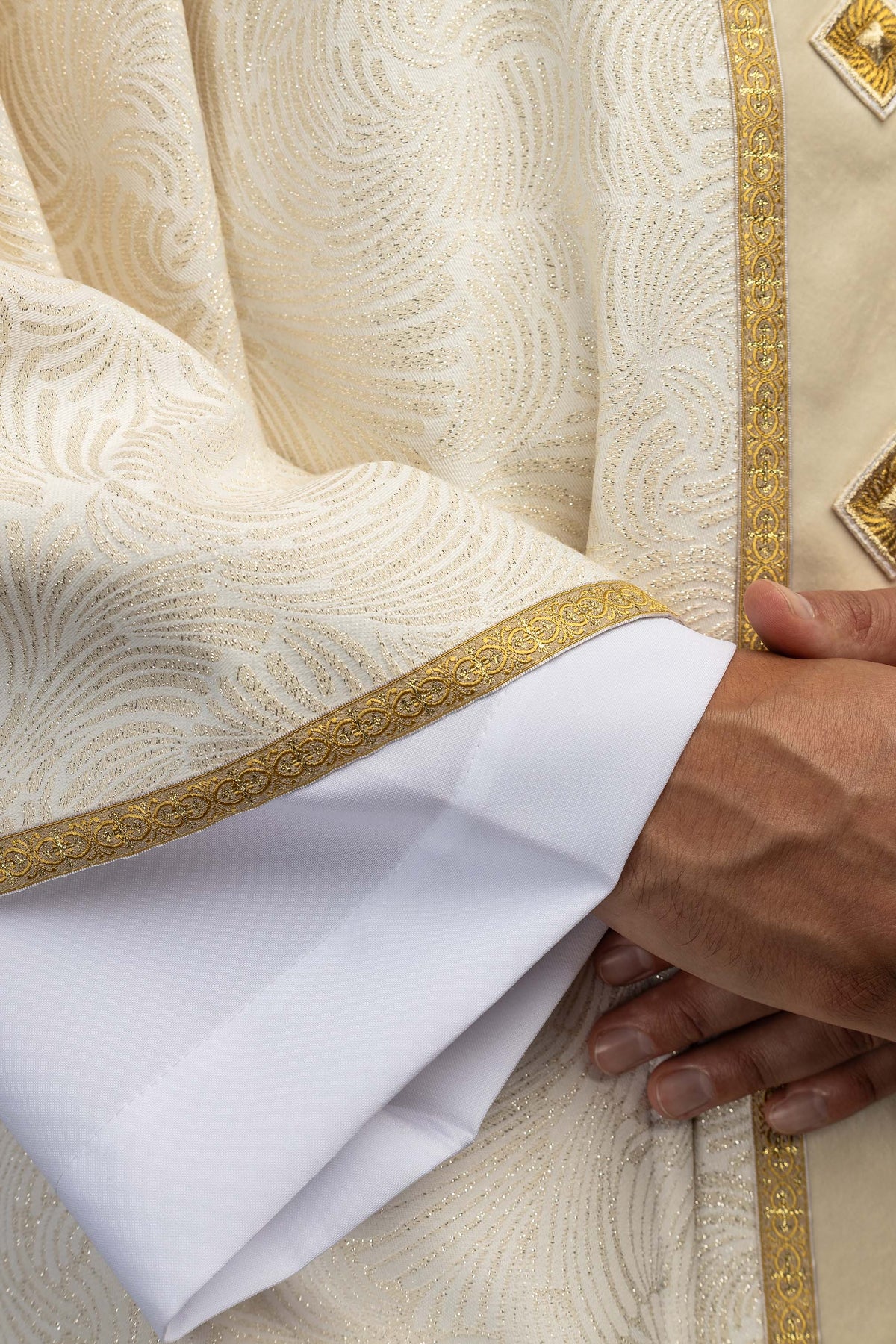 Ručno izrađen ornat s prirodnim kamenjem Handmade 7012