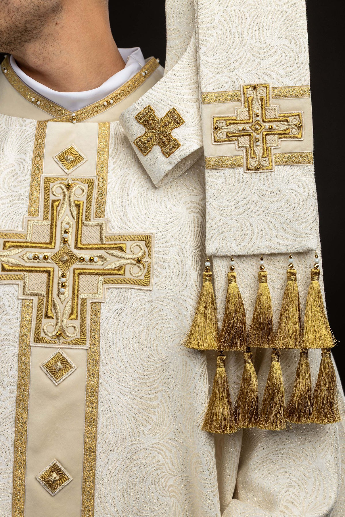 Ručno izrađen ornat s prirodnim kamenjem Handmade 7012