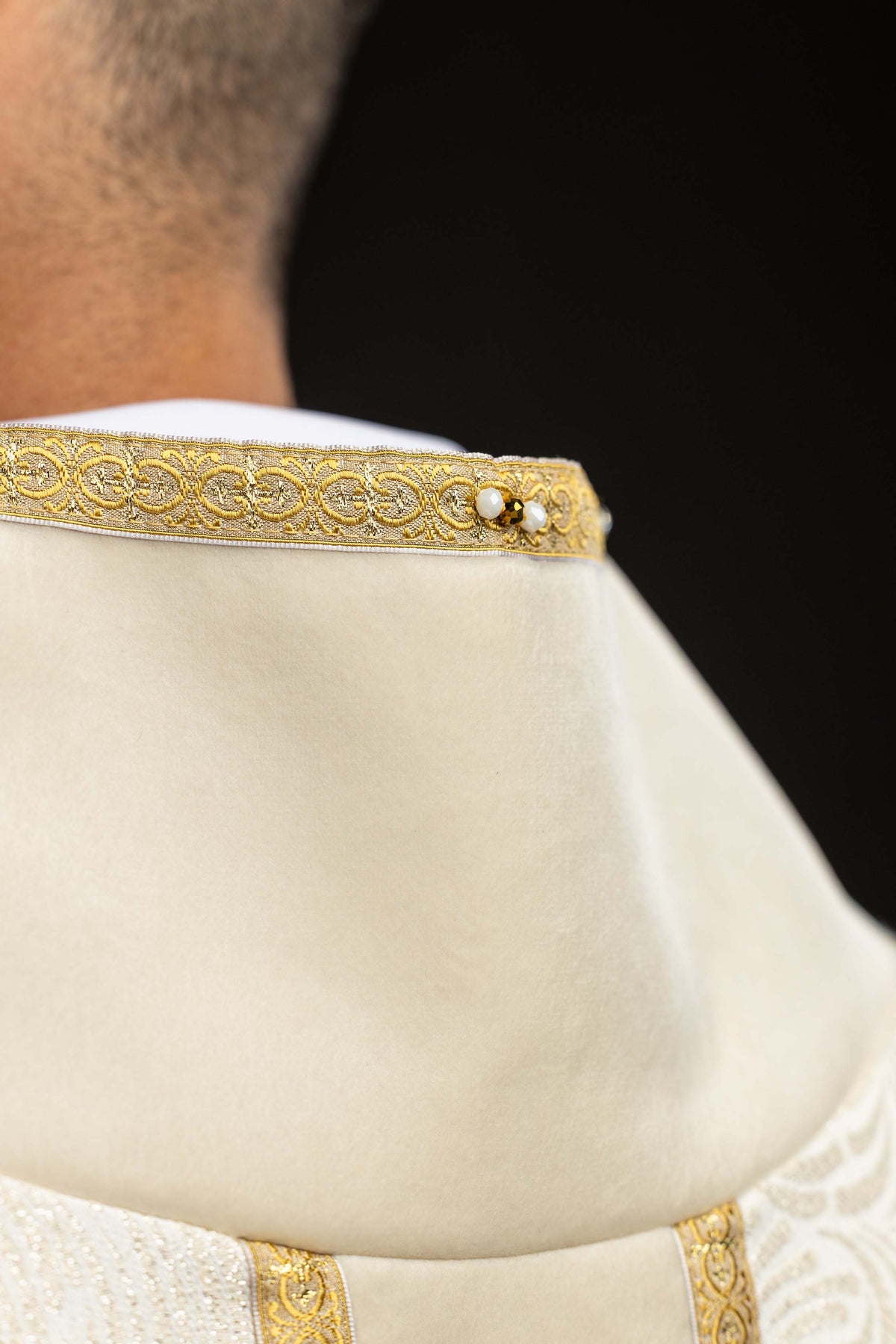 Ručno izrađen ornat s prirodnim kamenjem Handmade 7012