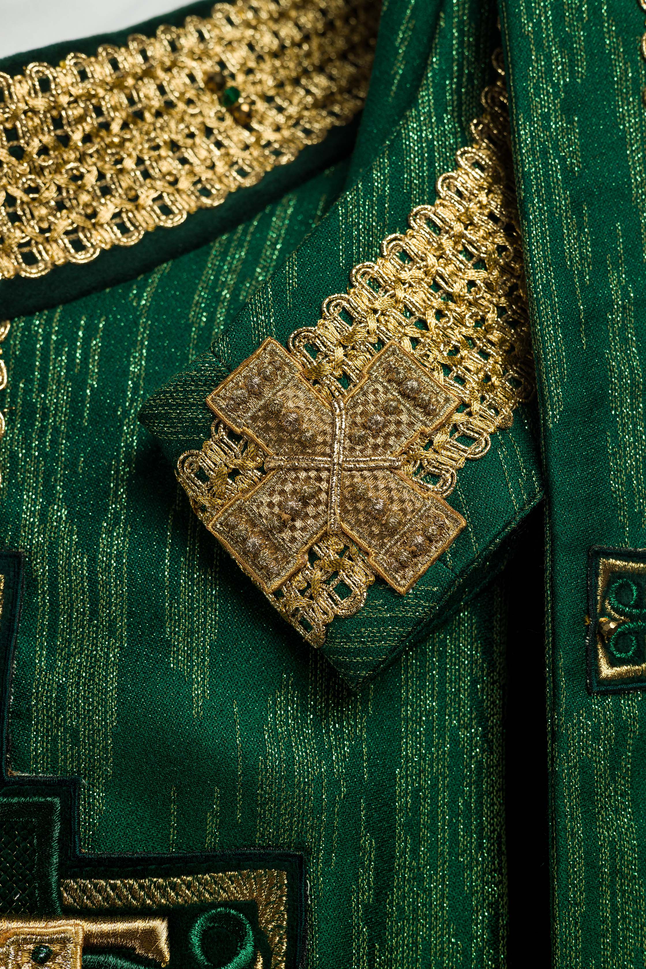 Ręcznie wykonany ornat z naturalnymi kamieniami Handmade 7015 Zielony - ORNATY.PL