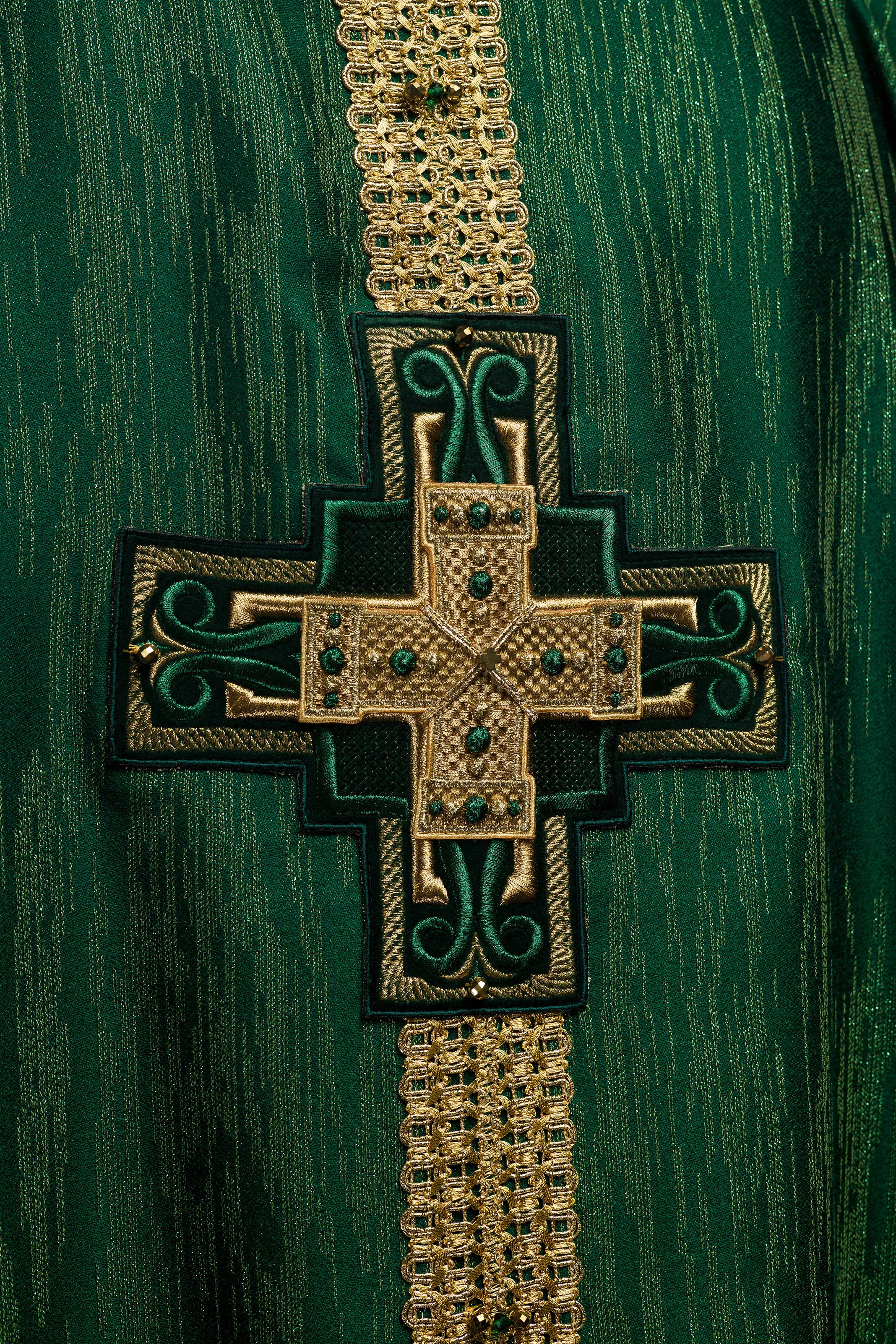 Ręcznie wykonany ornat z naturalnymi kamieniami Handmade 7015 Zielony - ORNATY.PL