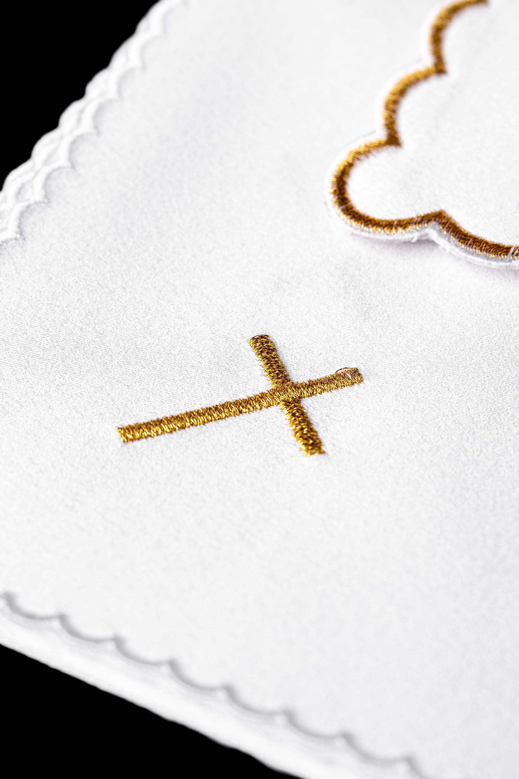 Bielizna kielichowa haftowana Baranek