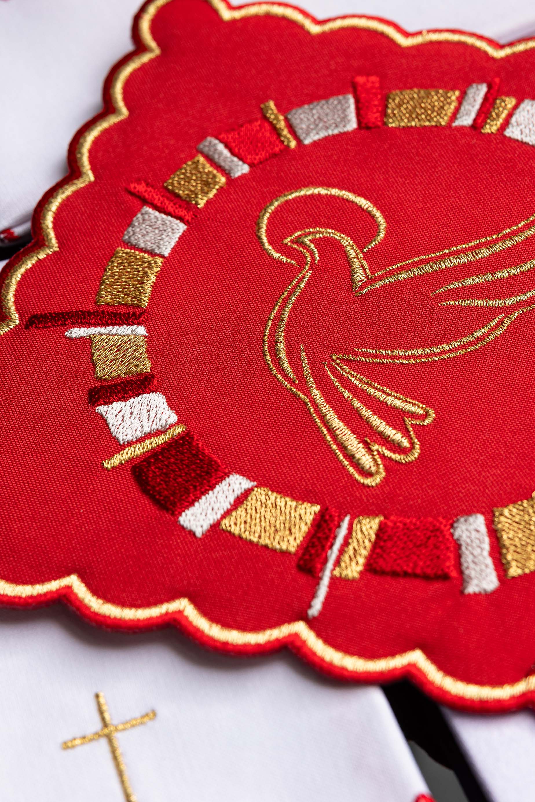 Czerwona bielizna kielichowa z haftem Ducha Świętego - ORNATY.PL