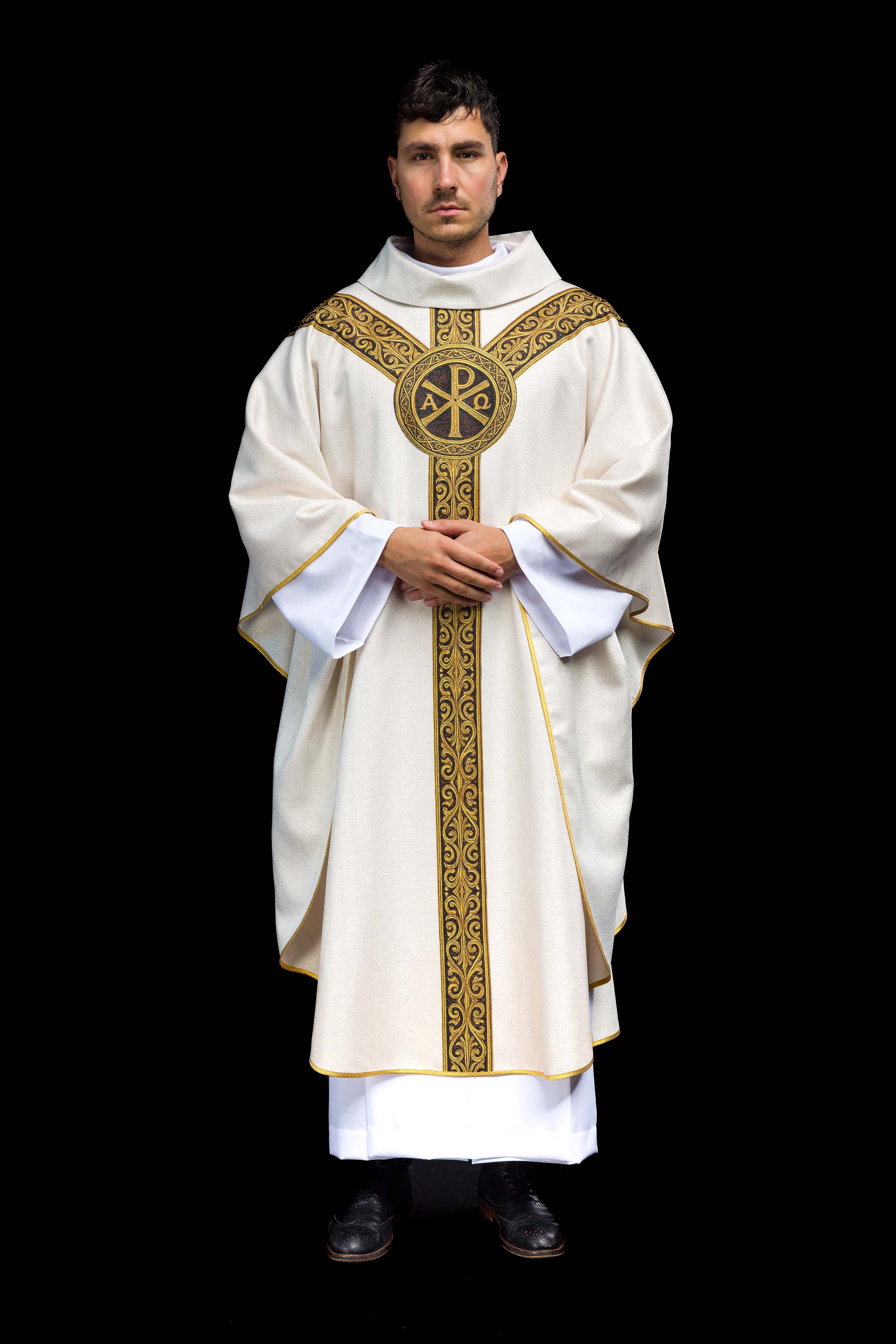 Crveni ornati s žakardnim pojasom u križeve