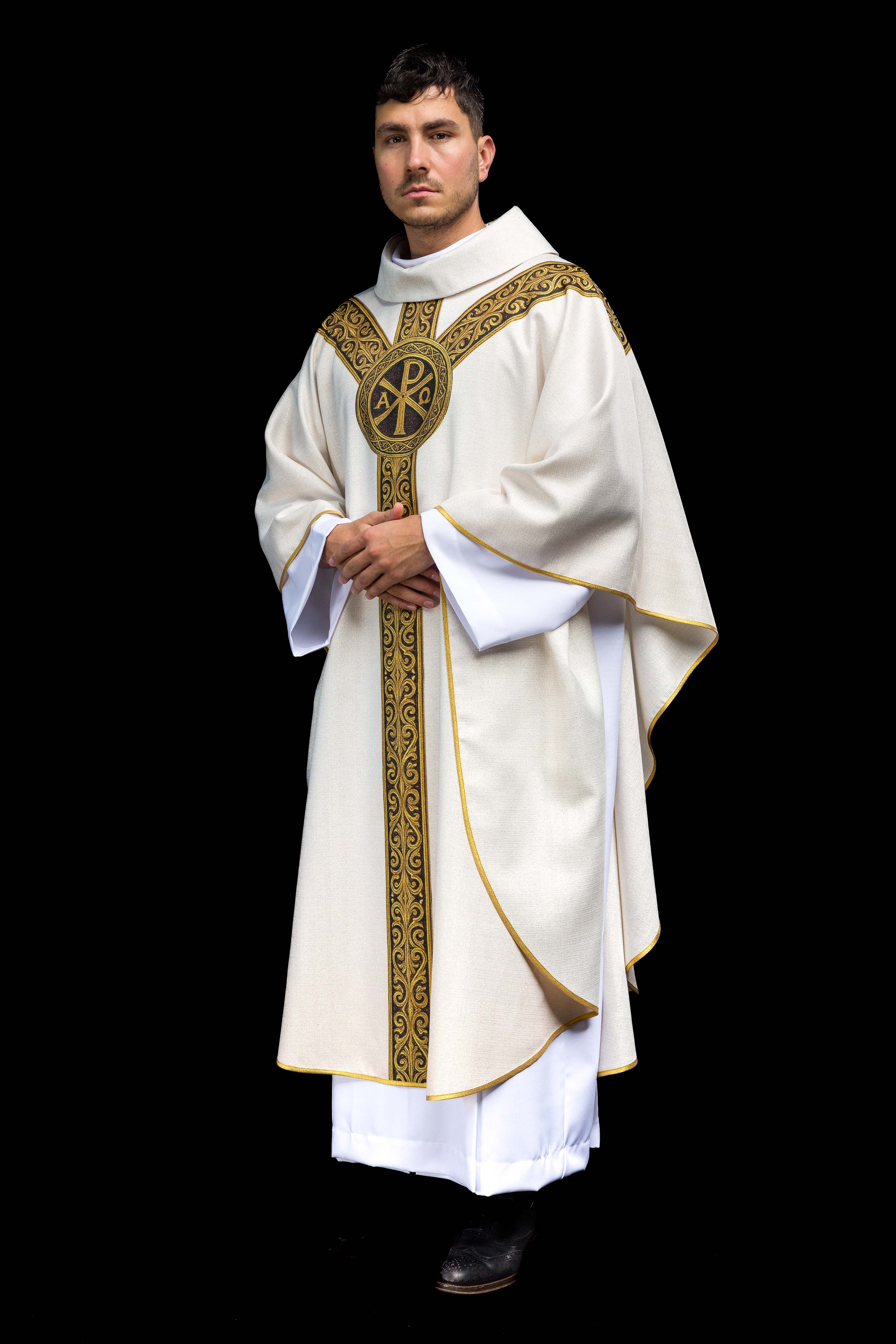 Crveni ornati s žakardnim pojasom u križeve