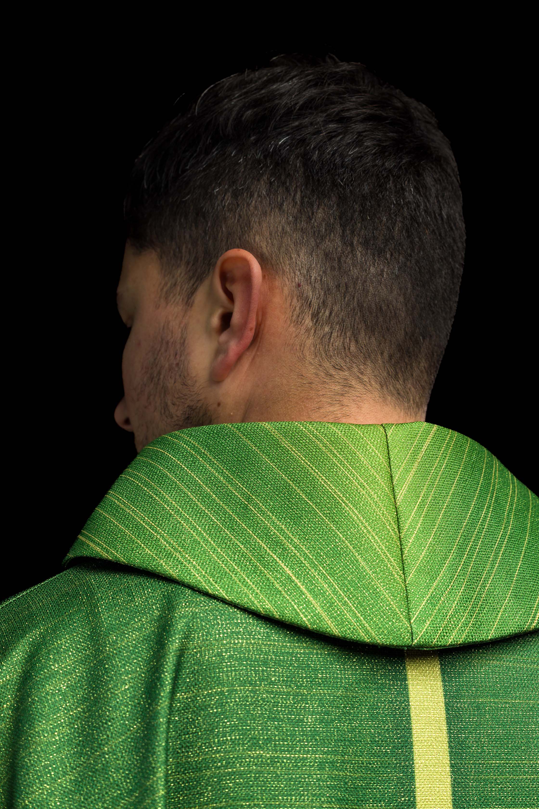 Crveni ornati s žakardnim pojasom u križeve