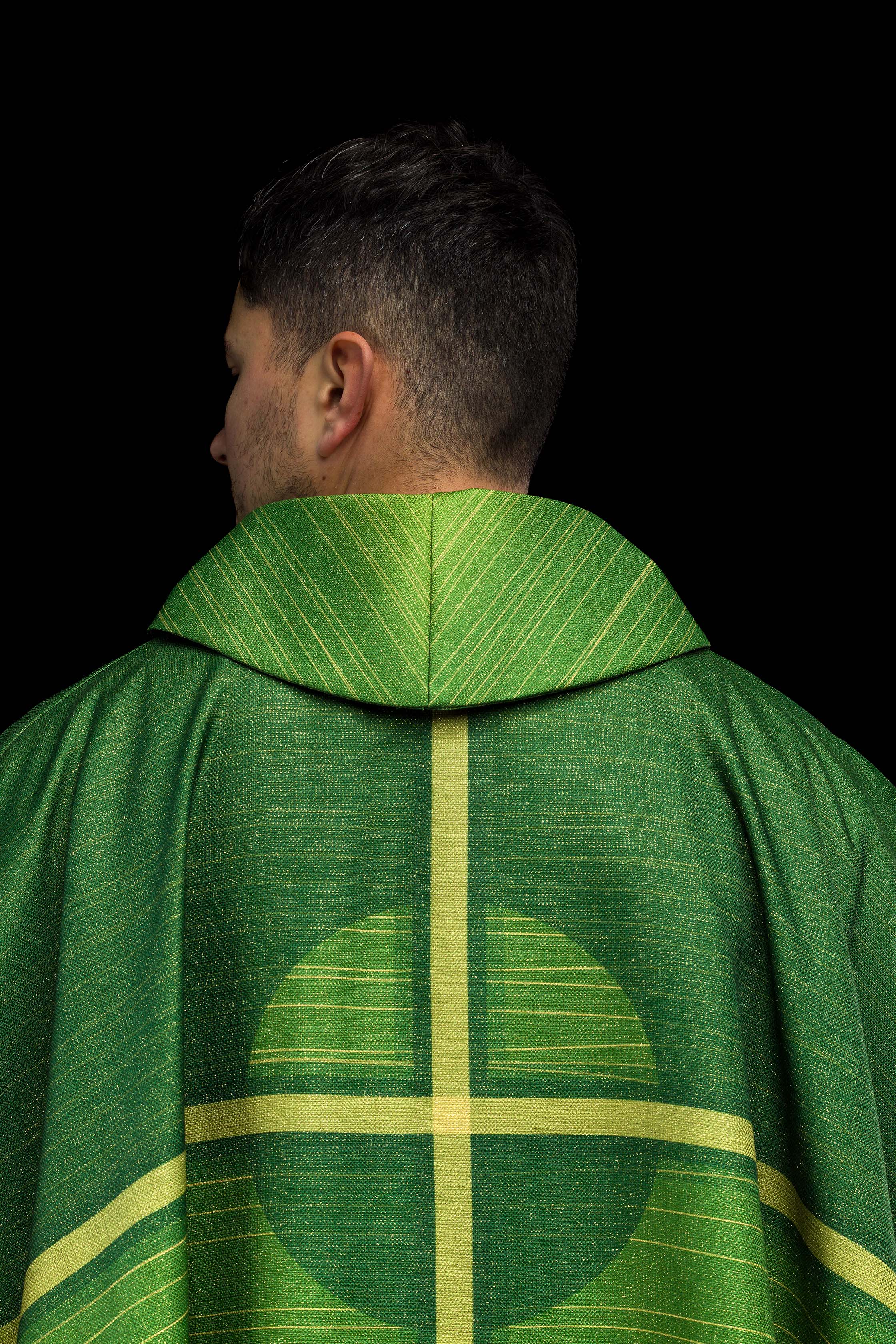 Crveni ornati s žakardnim pojasom u križeve