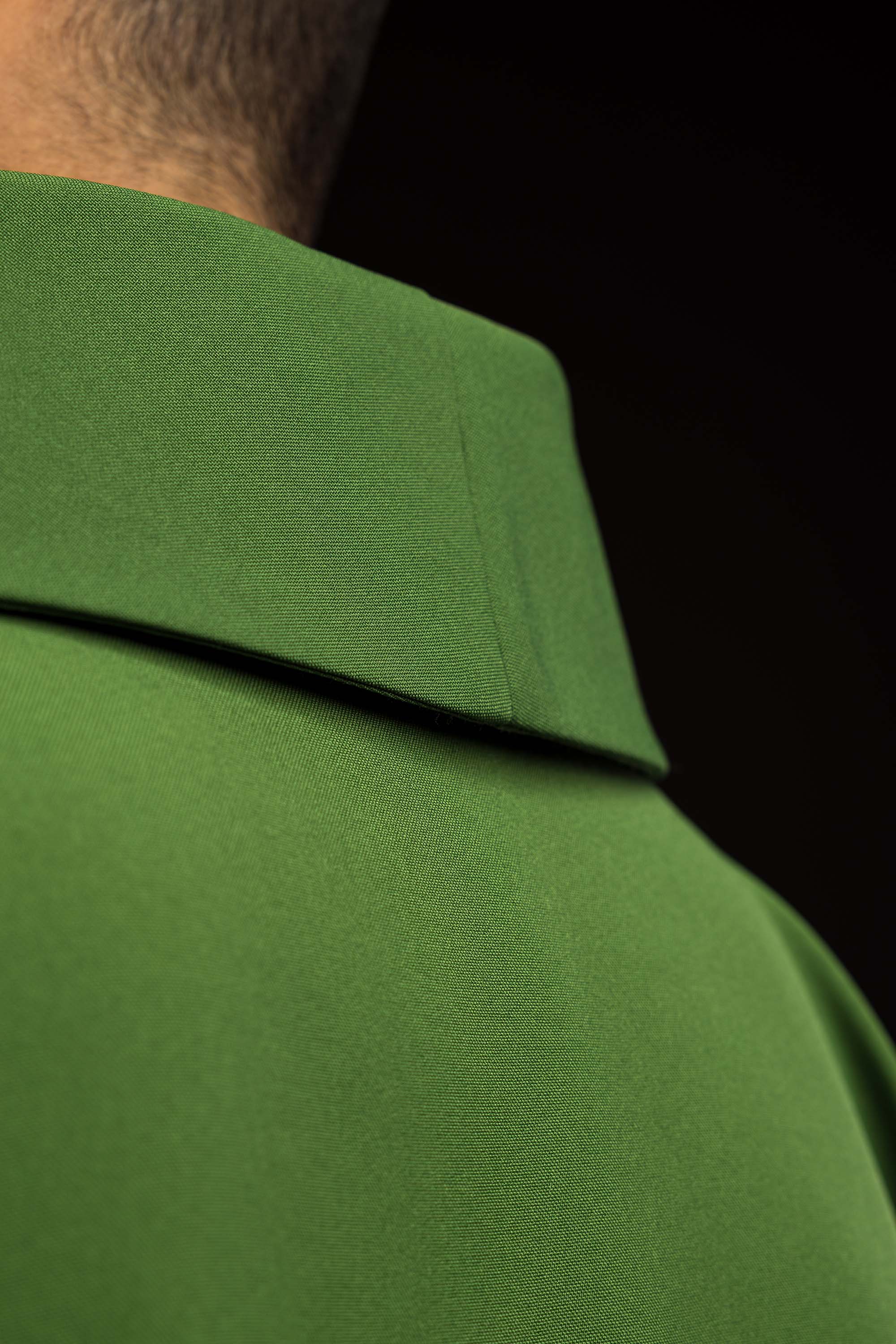 Zielony ornat haftowany z motywem krzyża