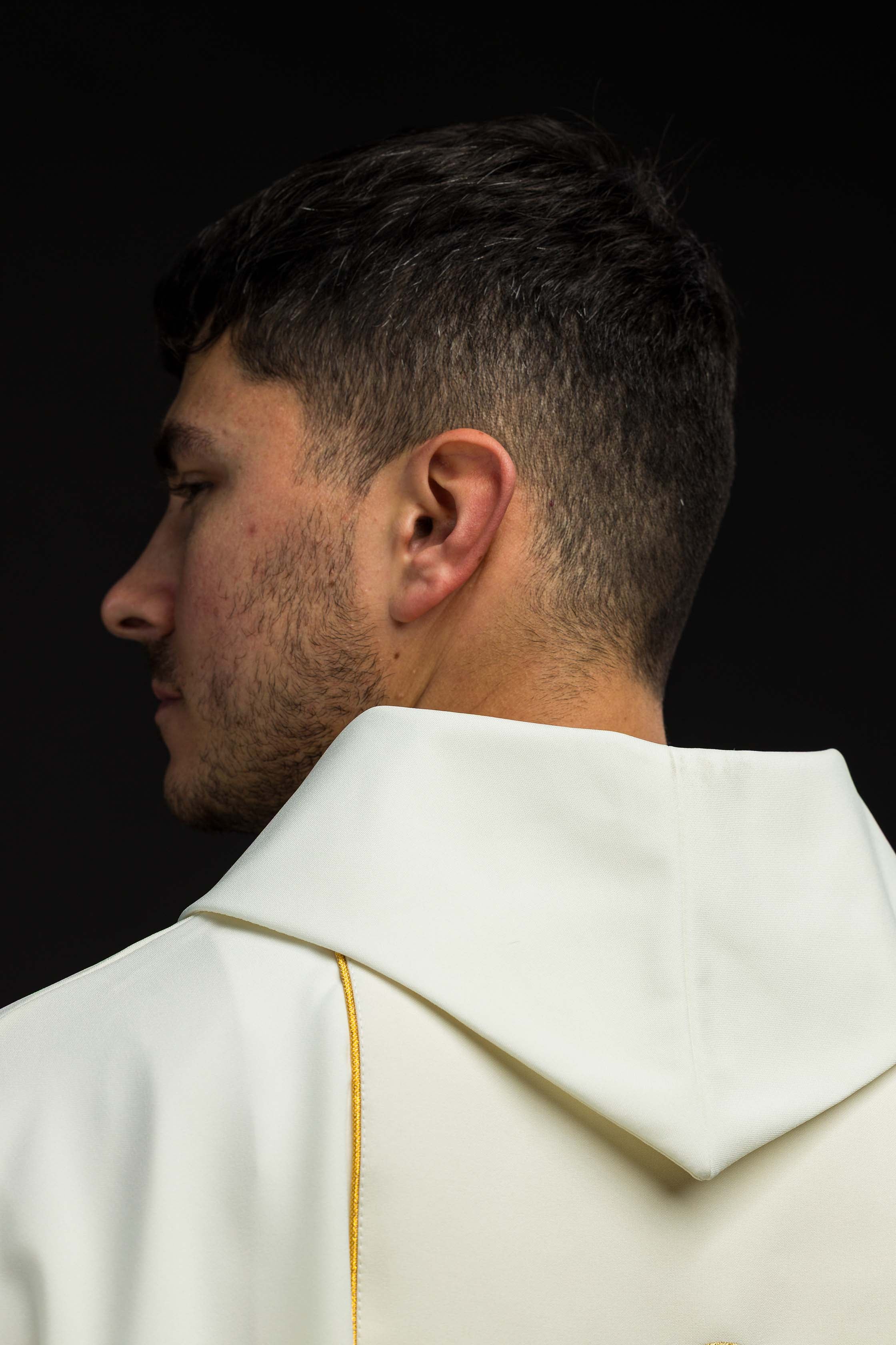 Ornat ecru z wizerunkiem Jezusa Dobrego Pasterza