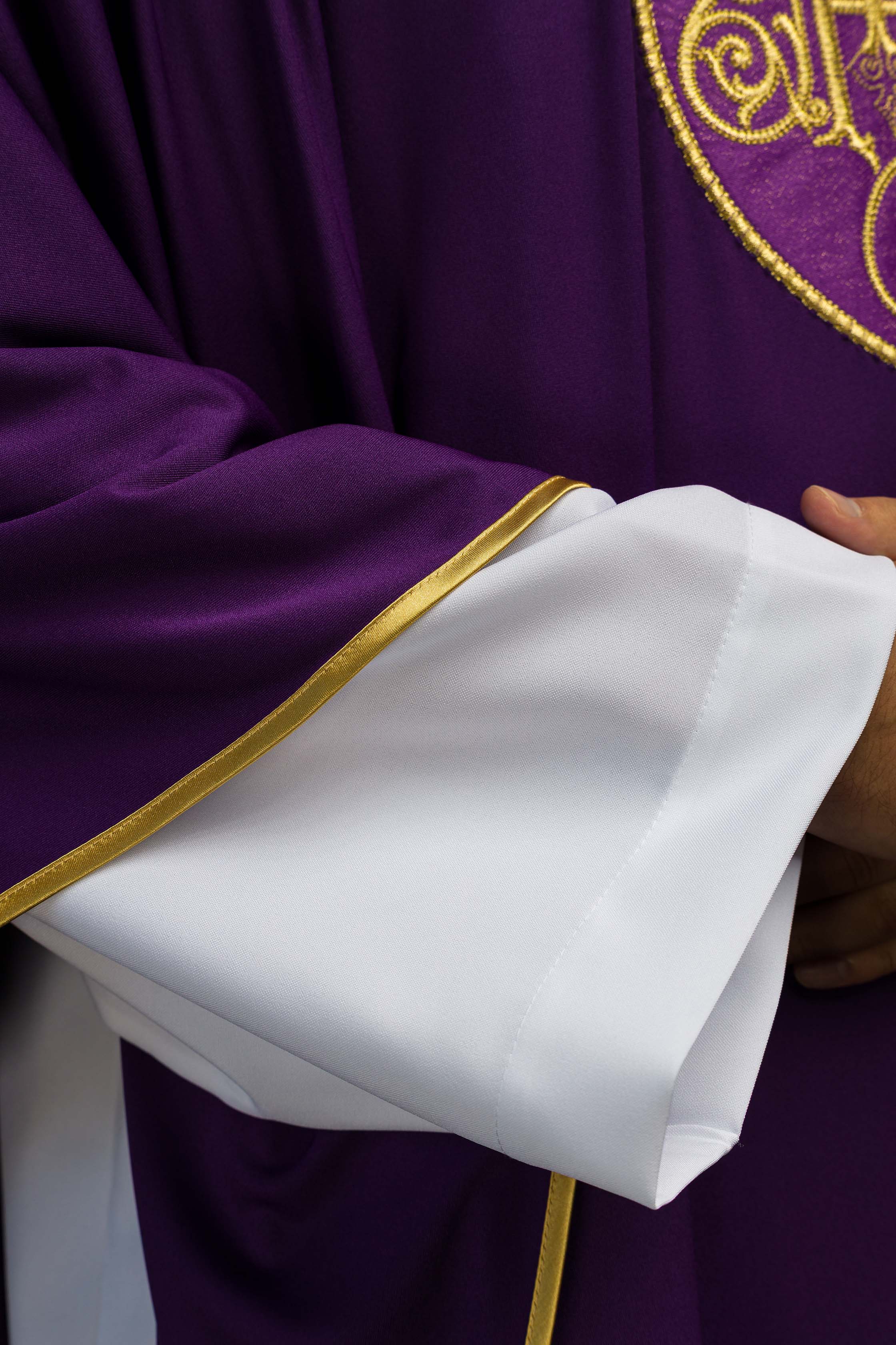 Ornat haftowany z IHS lekka dzianina SACROLITE