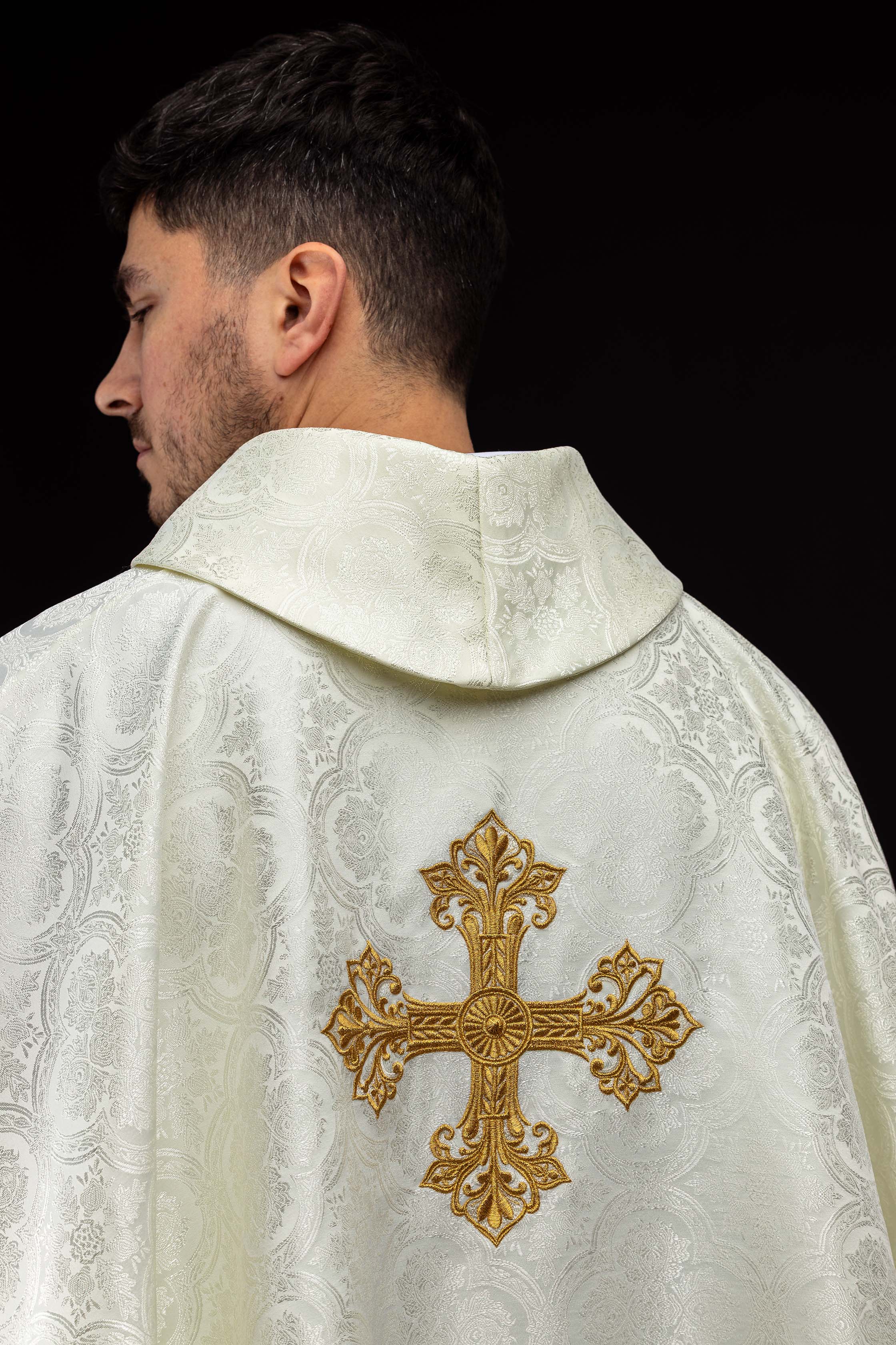 Ecru ornat z krzyżem tkanina żakardowa - ORNATY.PL