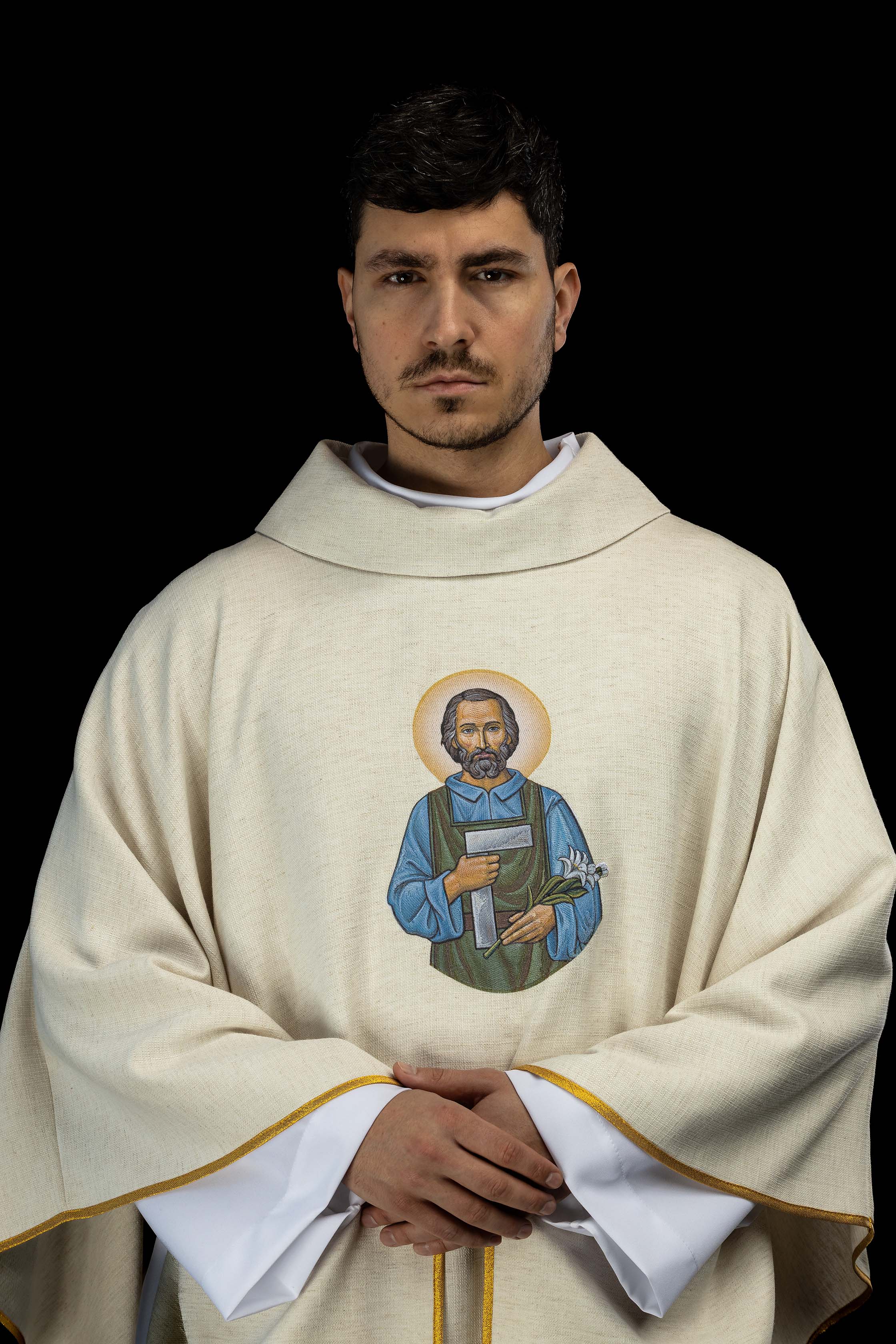 Ornat haftowany z wizerunkiem Świętego Józefa Robotnika - ORNATY.PL