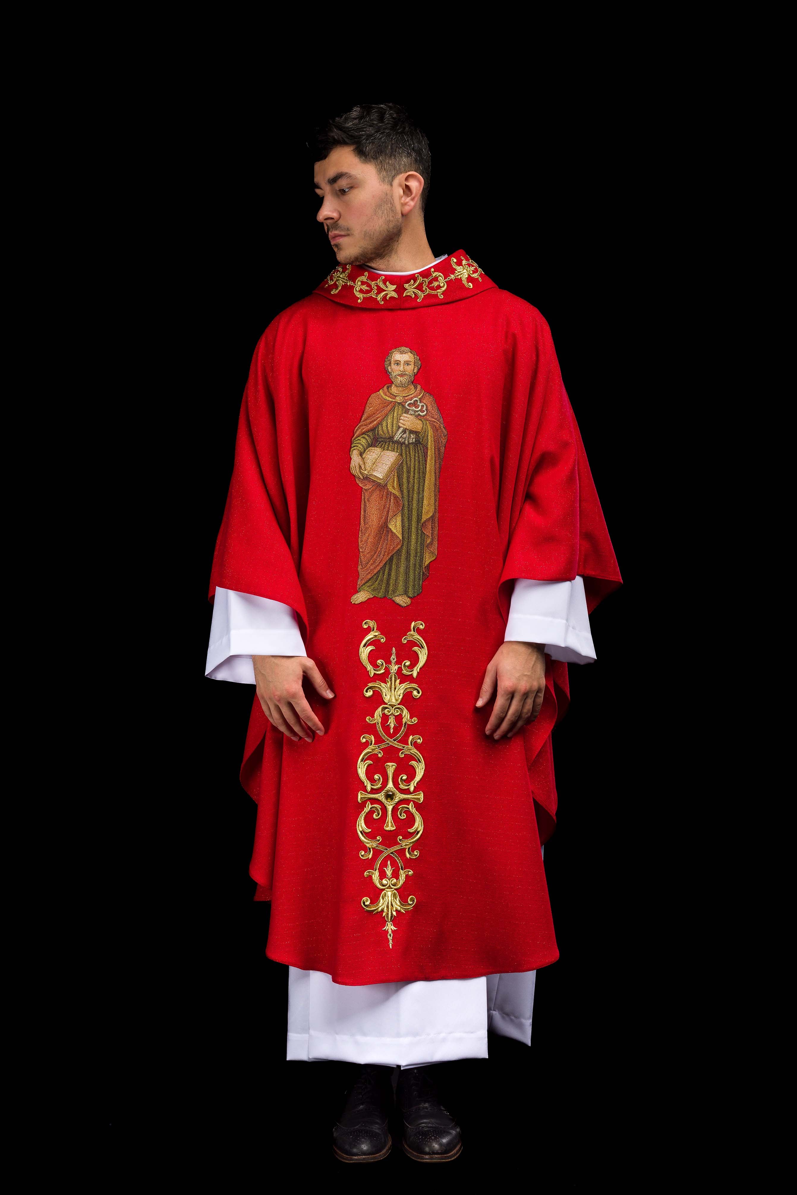 Ornat bogato izvezen s likom svetog Petra Crveni