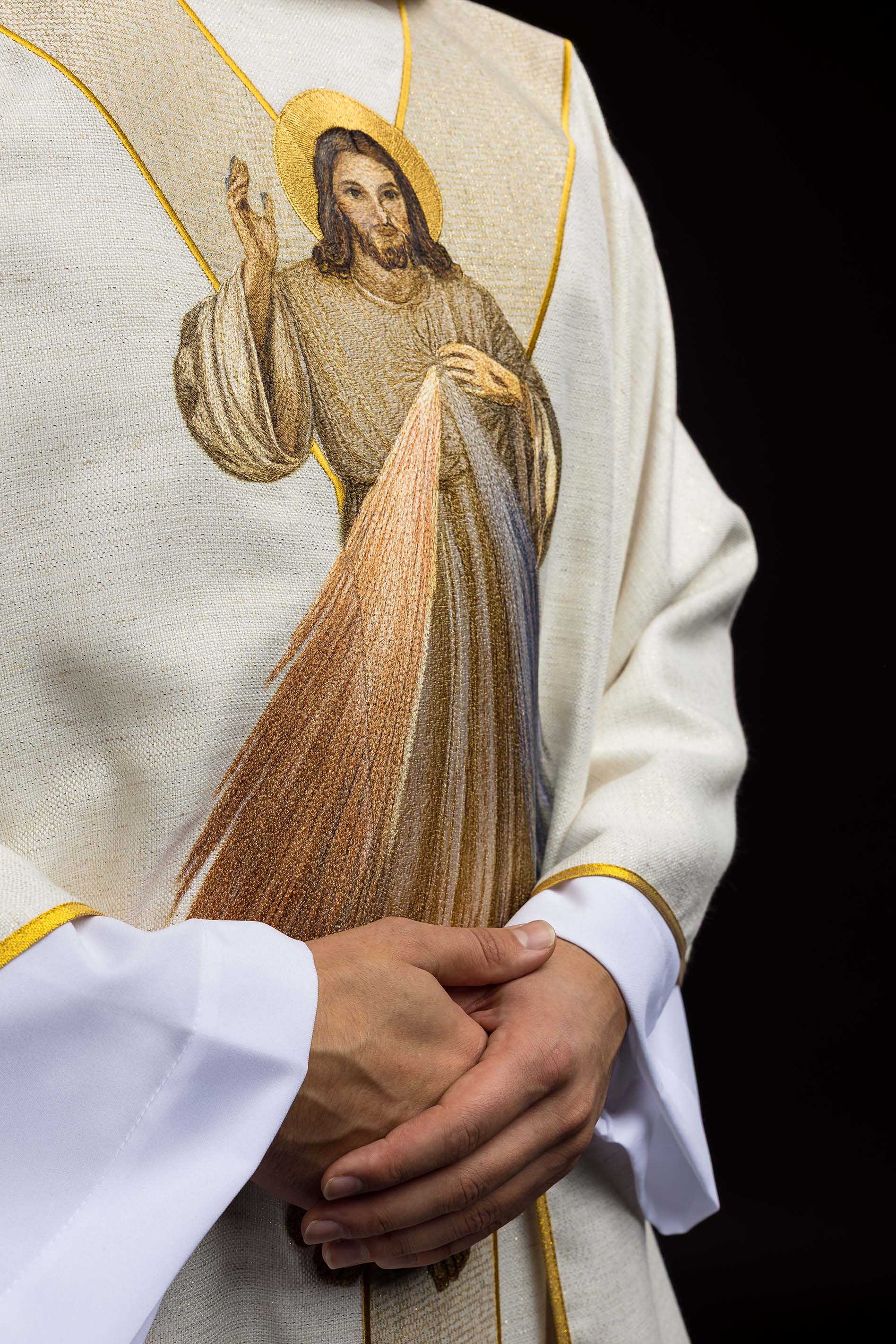 Vezeni ornati s likom Isusa Milosrdnog ecru