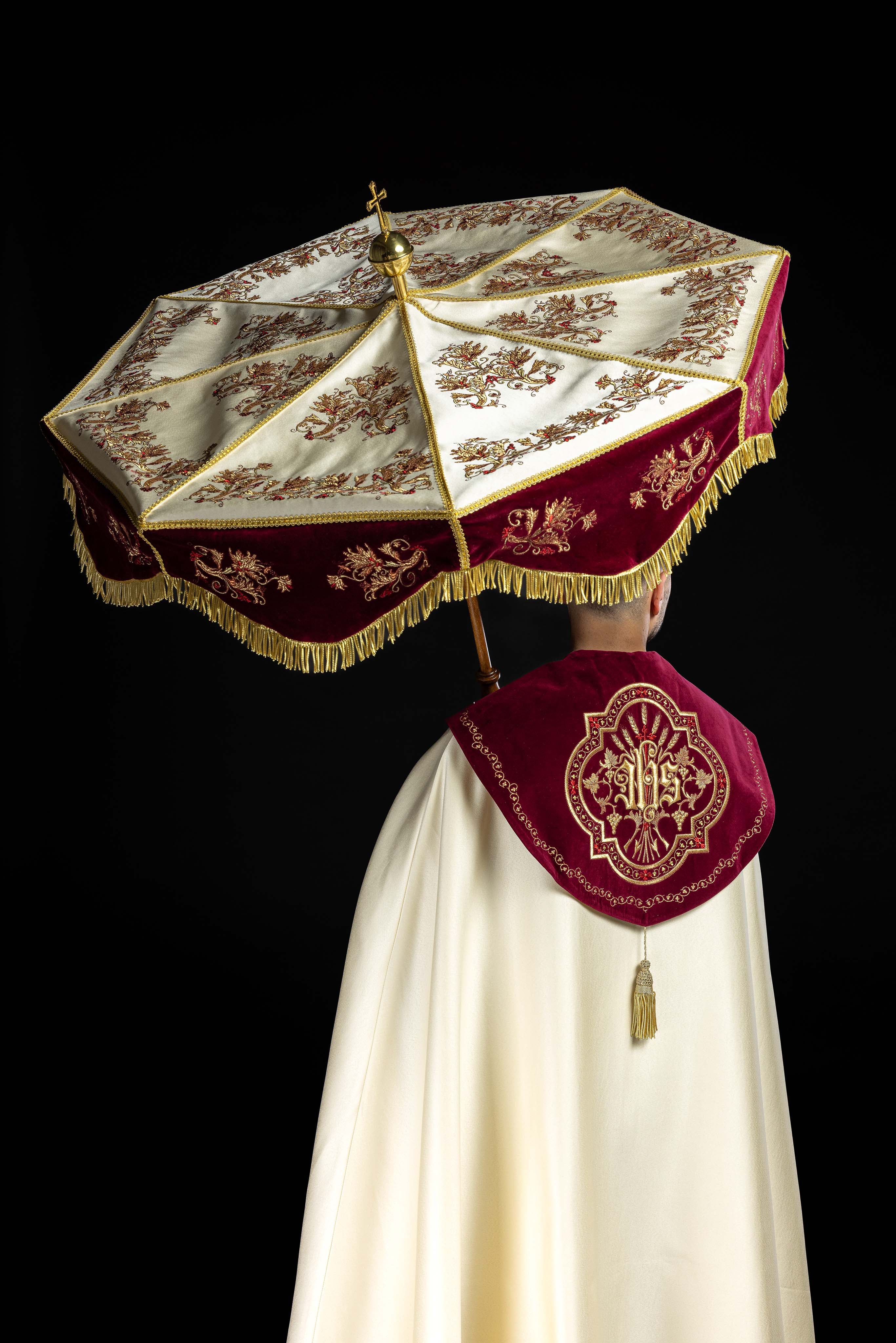 Parasol procesijski bordovo-ecru s vezom