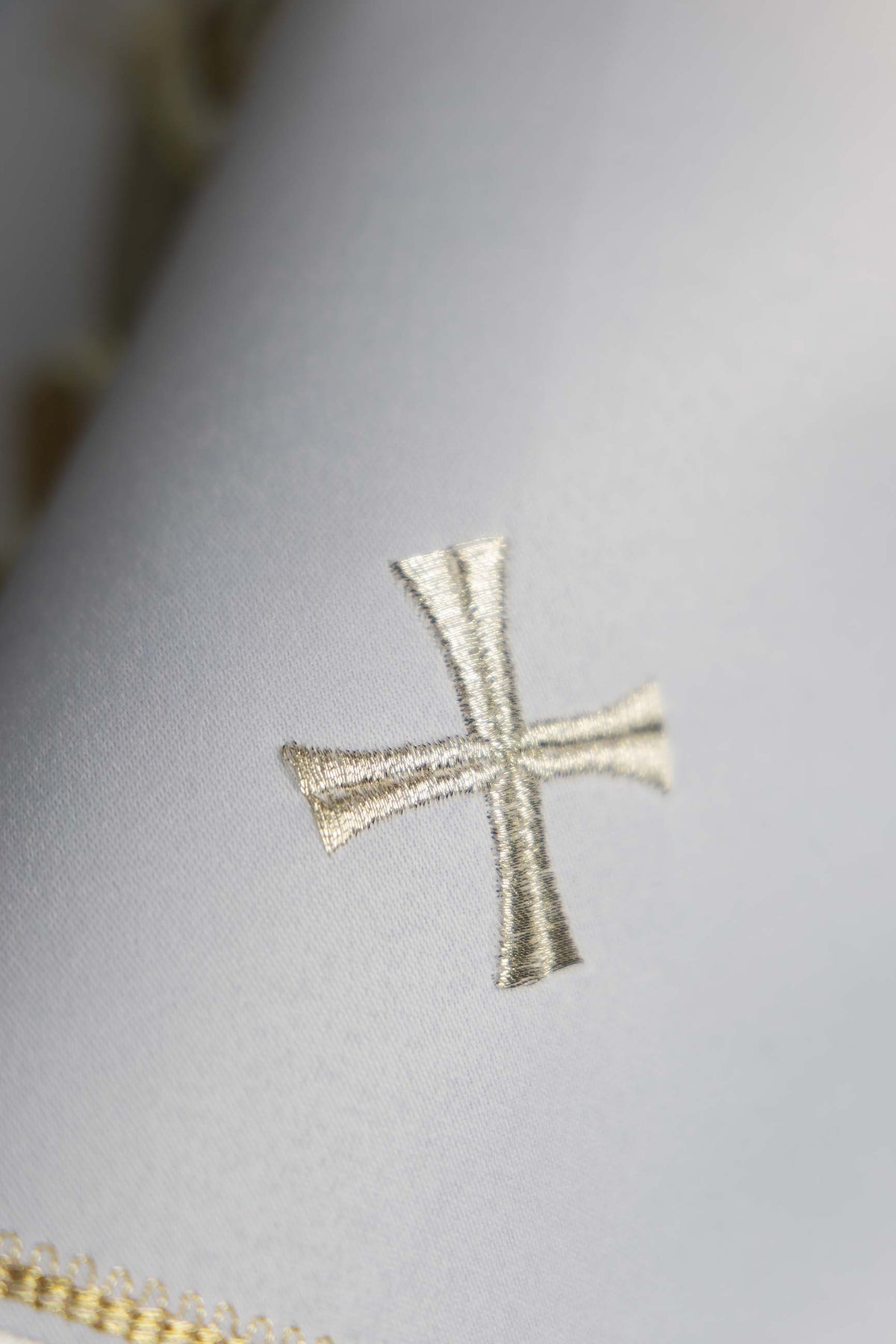 Velum za ciborij sa zlatnim vezom kruha i riba