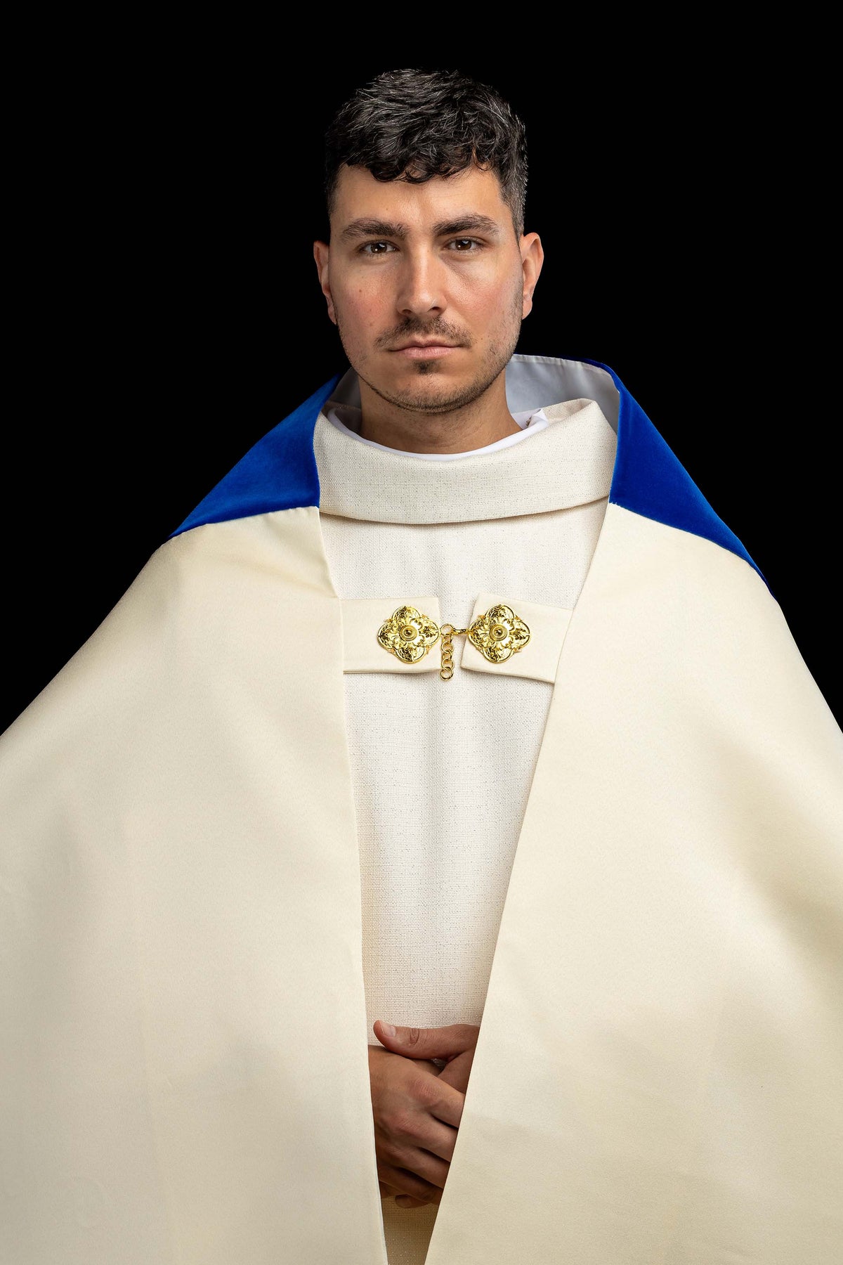Veil s vezom s marijanskim motivom