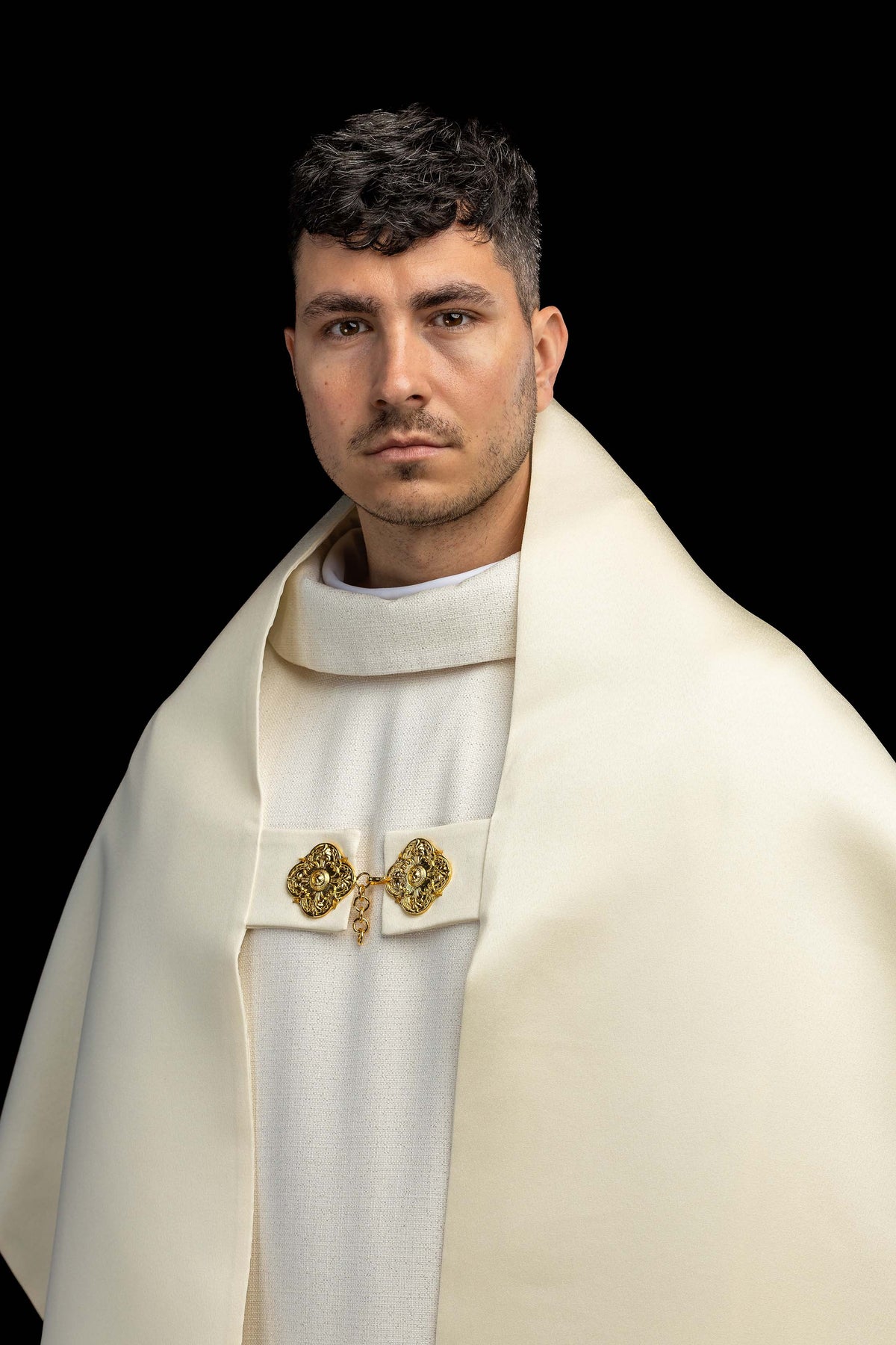 Izvezeni veo s motivom križa u boji ecru