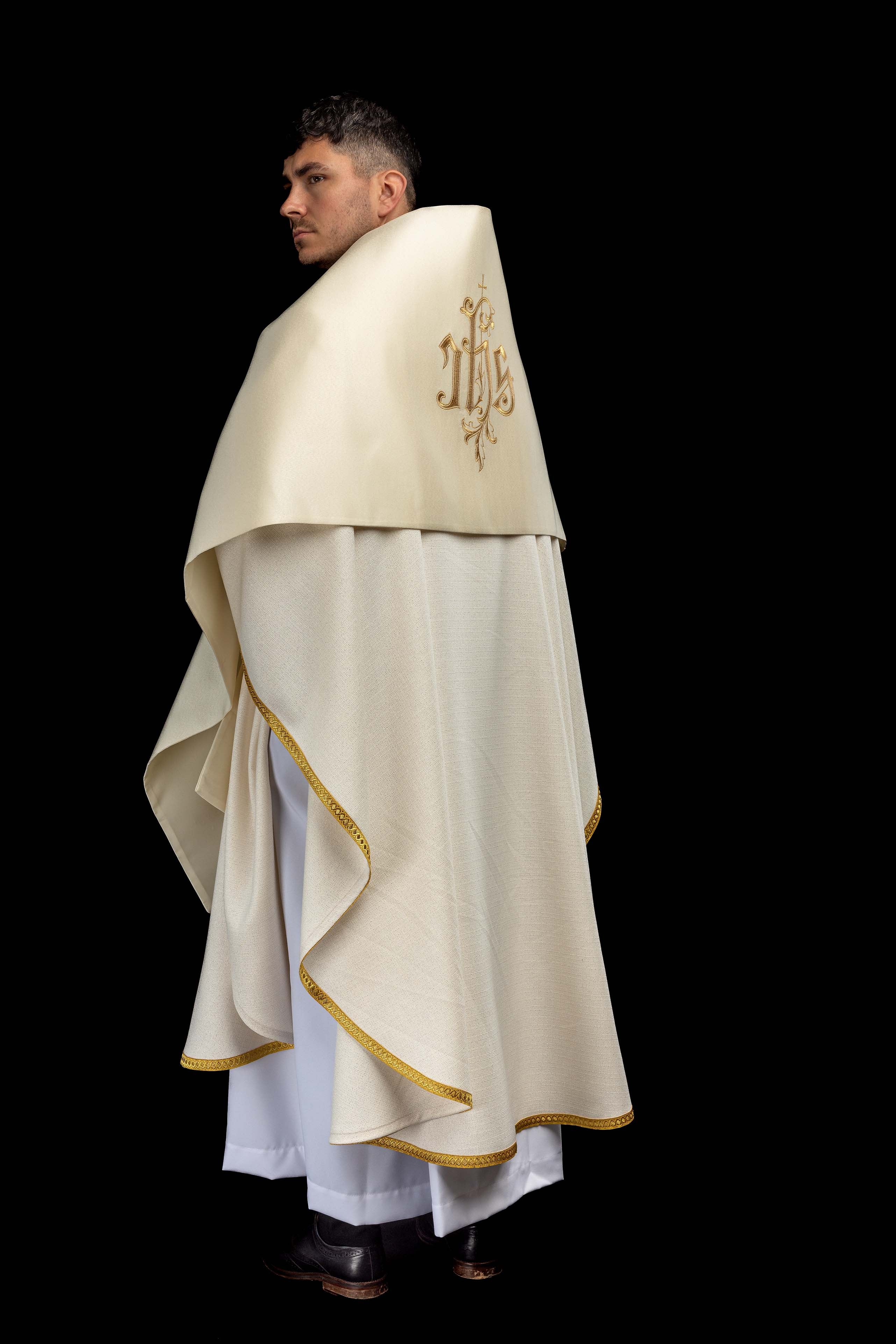 Liturgijski veo s izvezenim IHS
