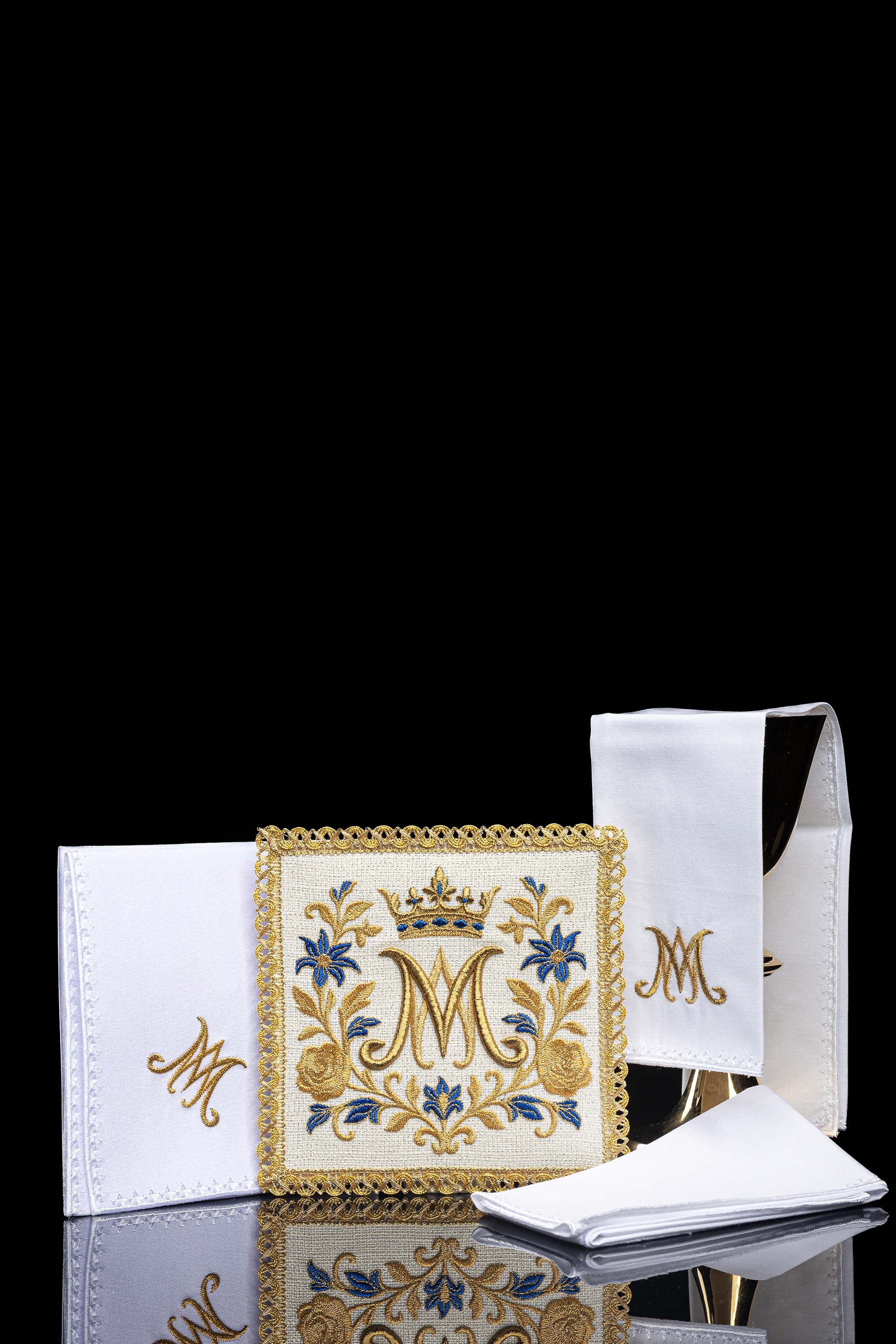 Bielizna kielichowa haftowana z symbolem Maryjnym - ORNATY.PL