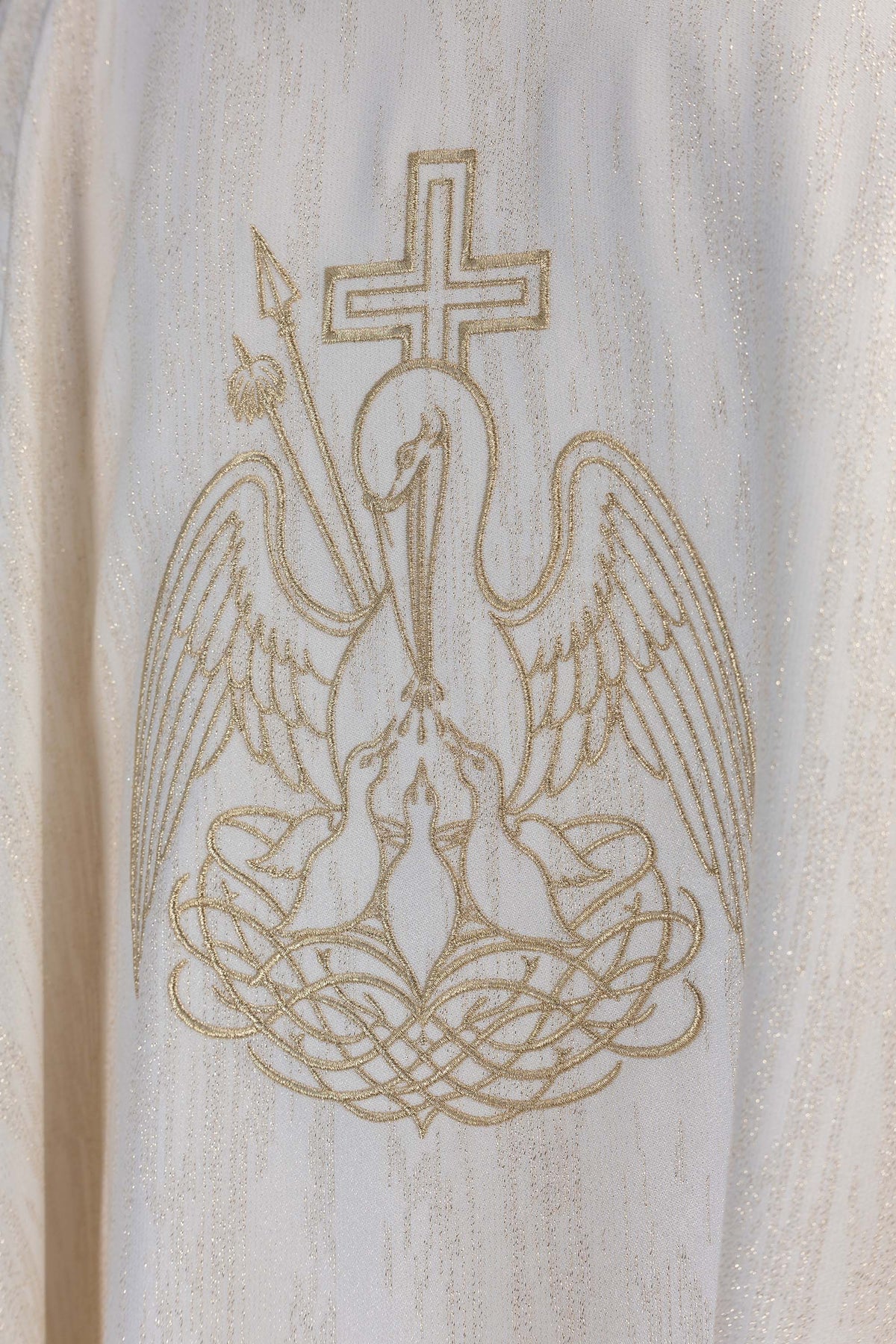 Vezeni ornat s Marijanskim motivom ecru