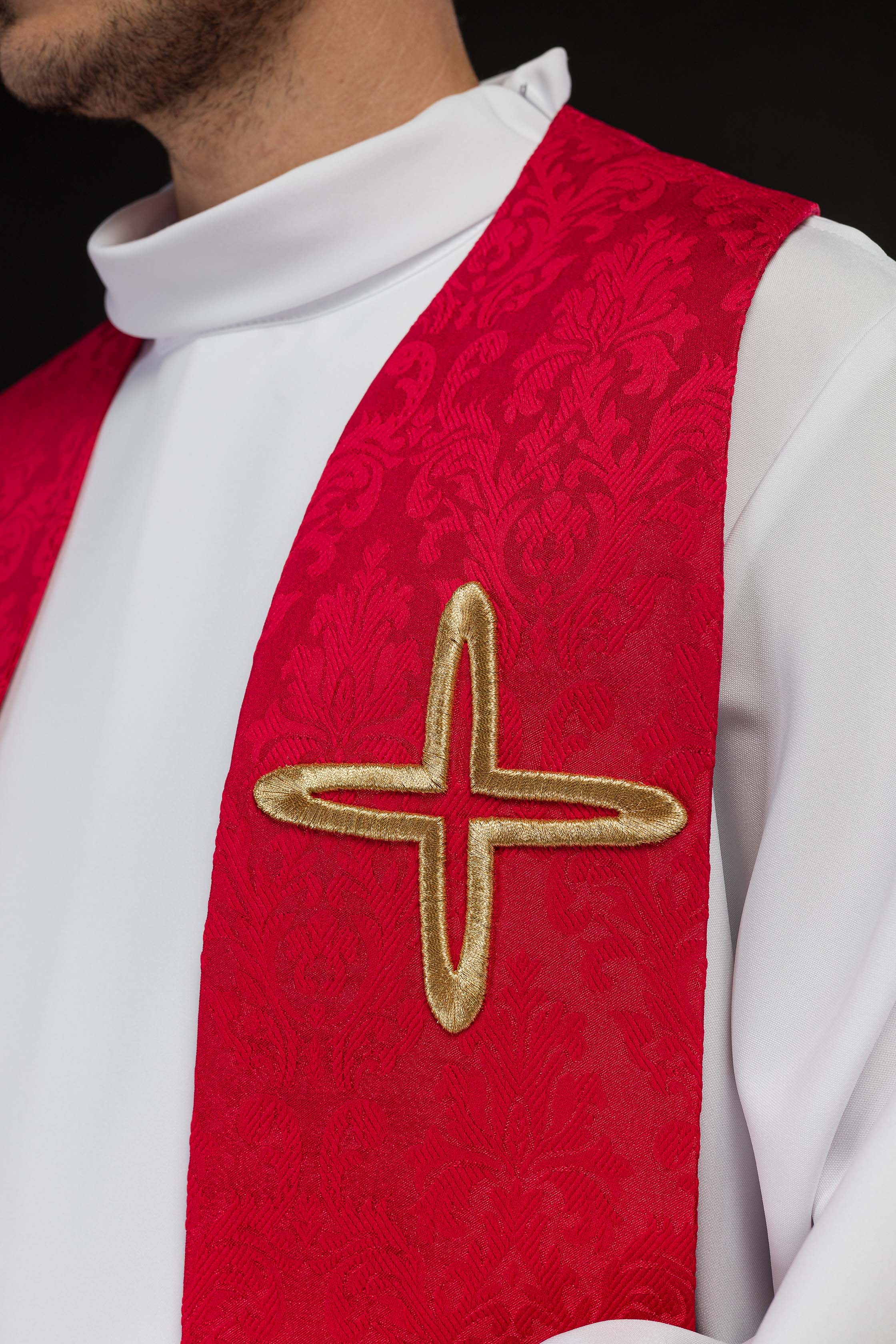 Stuła haftowana żakardowa z motywami krzyży czerwona - ORNATY.PL