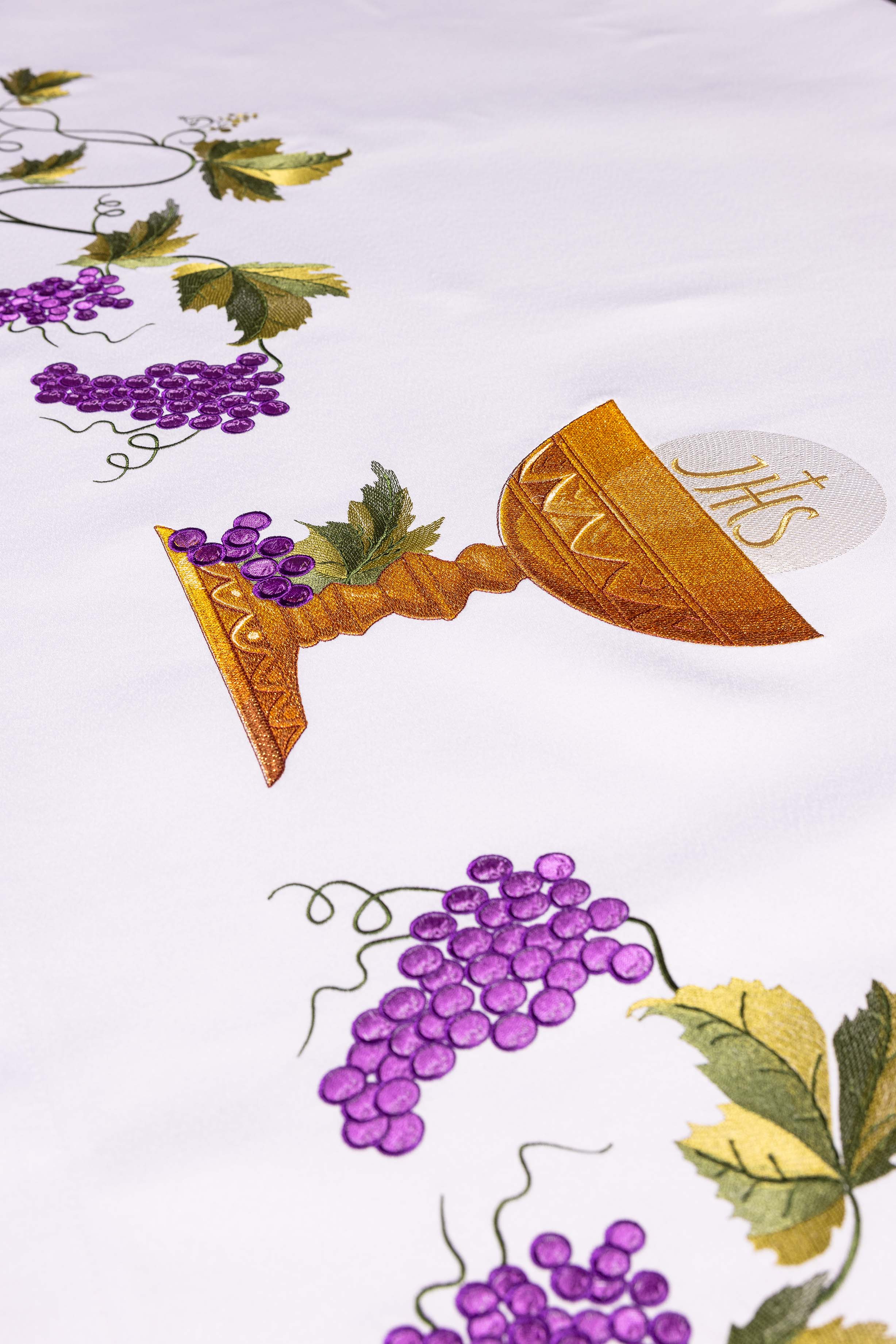 Obrus ołtarzowy z haftowanym symbolem kielicha - ORNATY.PL