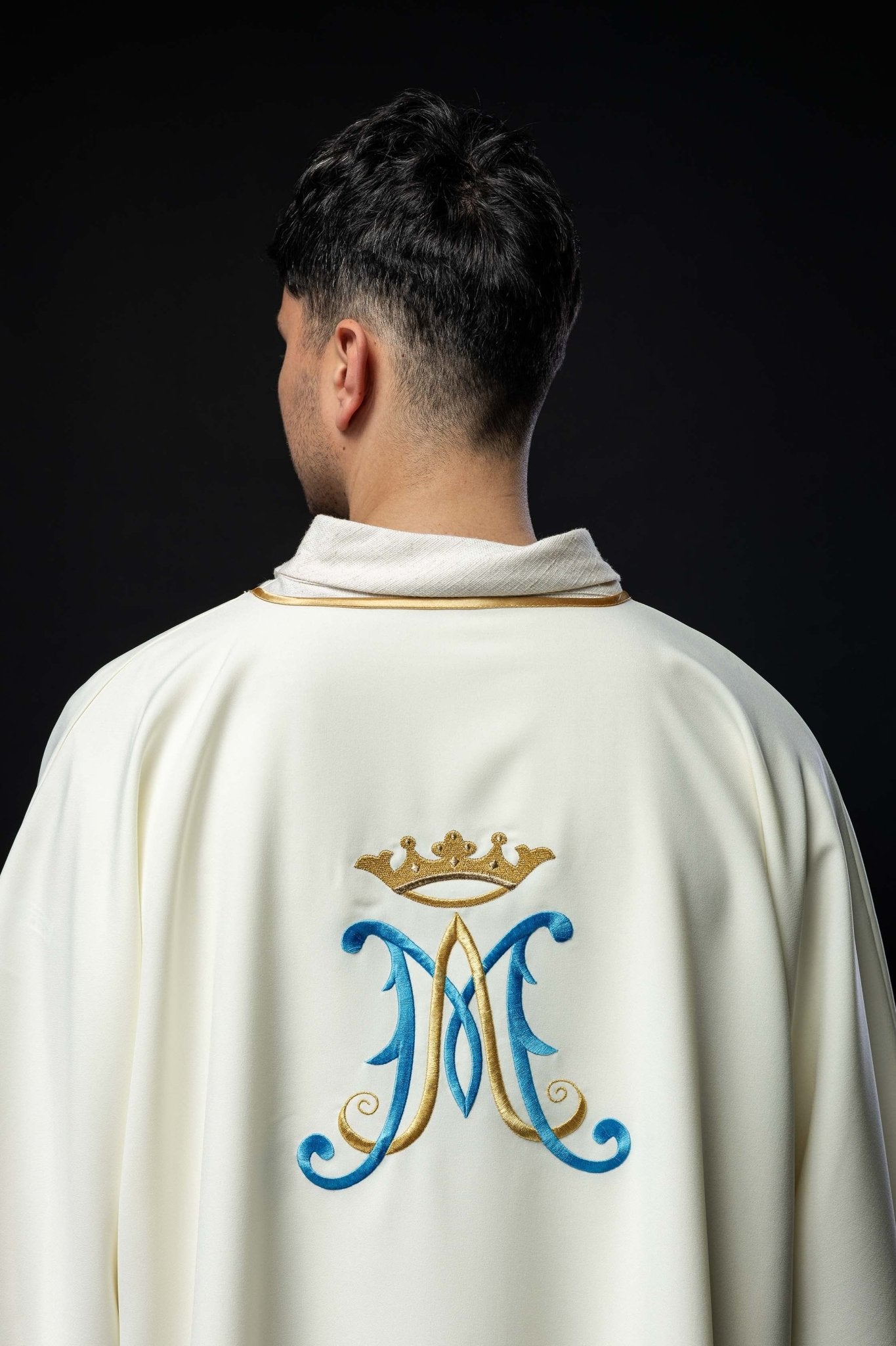 Dalmatyka z haftem Maryjnym ecru