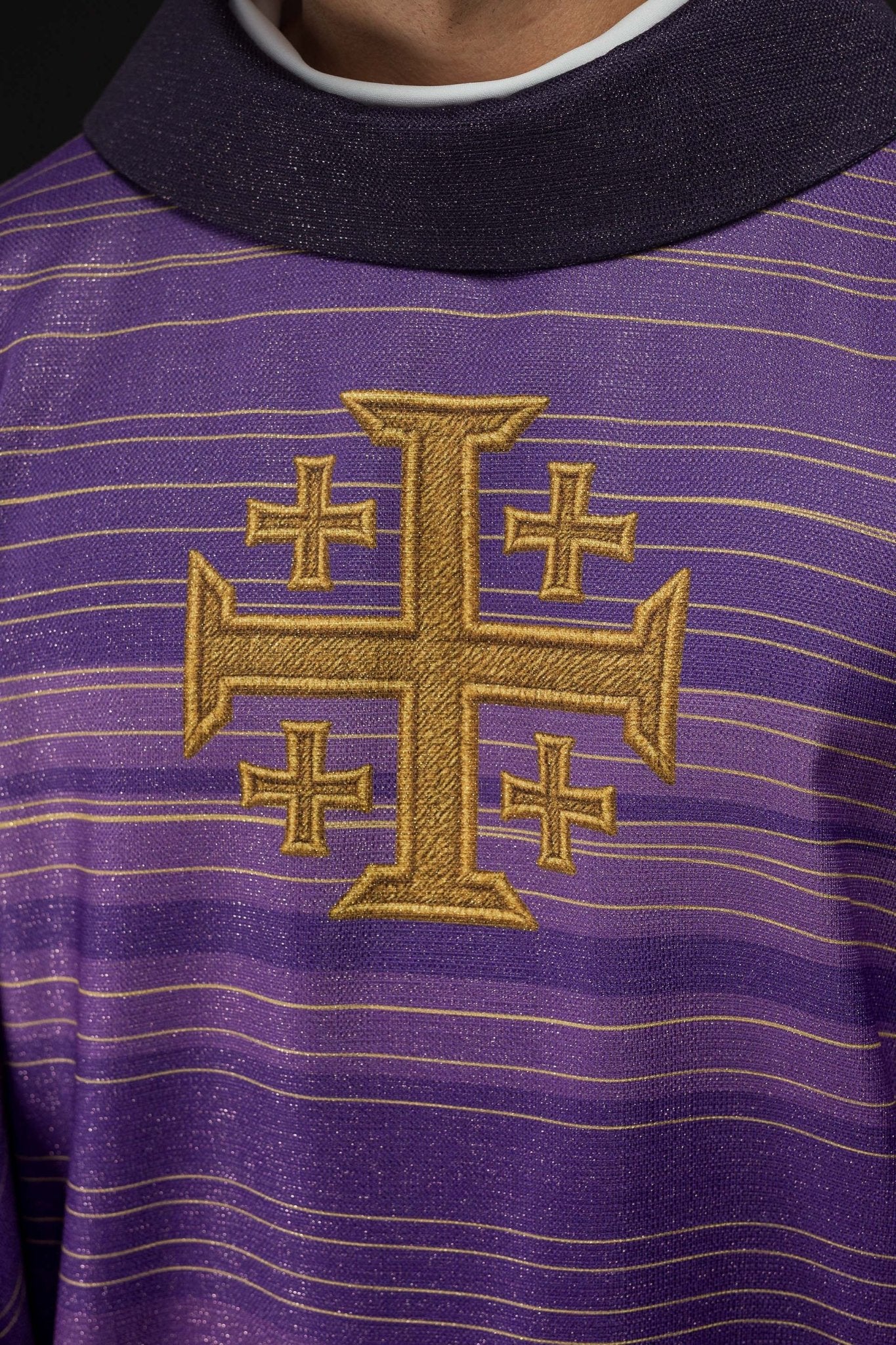 Ornat drukowany z Krzyżem Jerozolimskim fioletowy