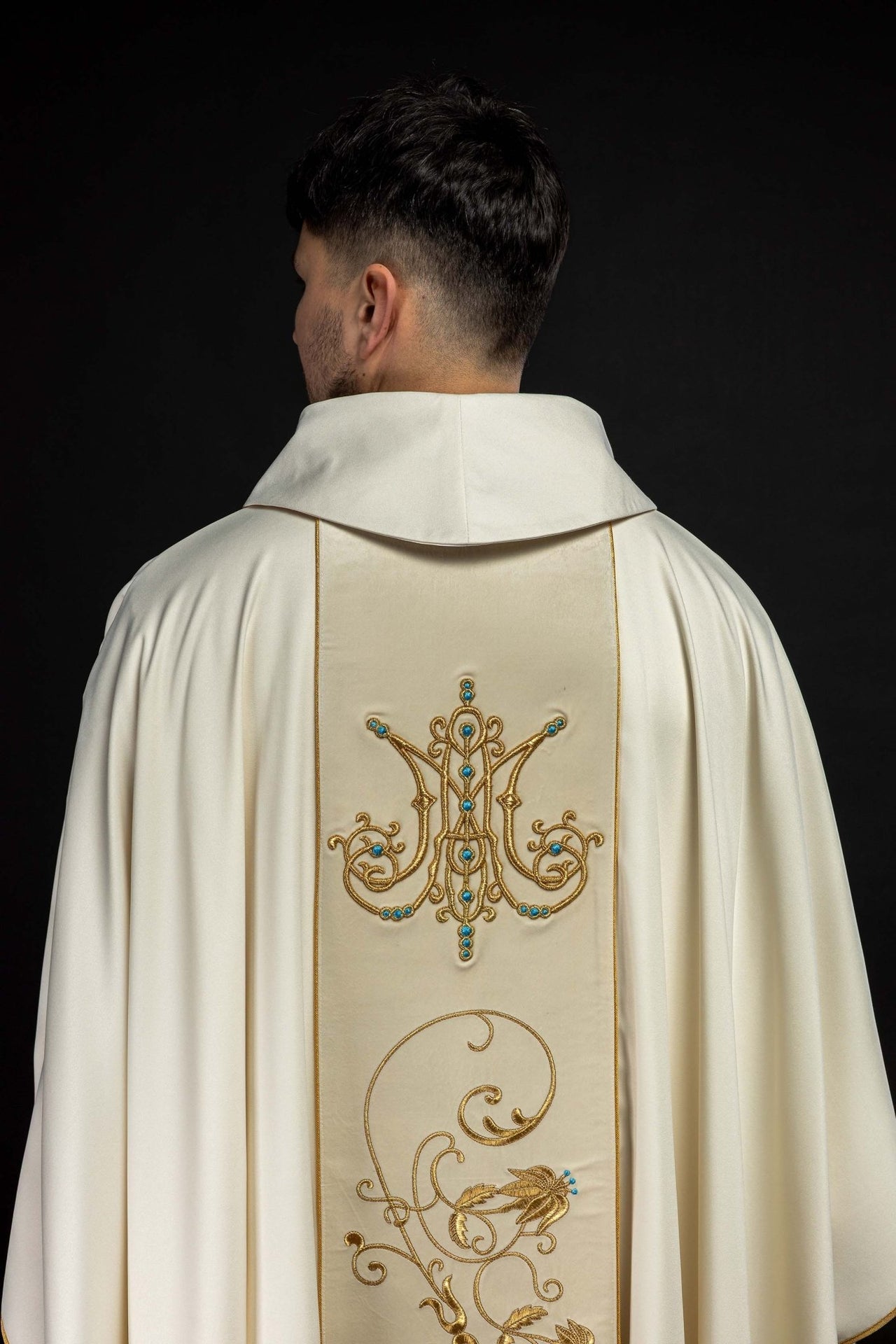 Ornat liturgiczny Maryjny z aksamitnym pasem w kolorze ecru