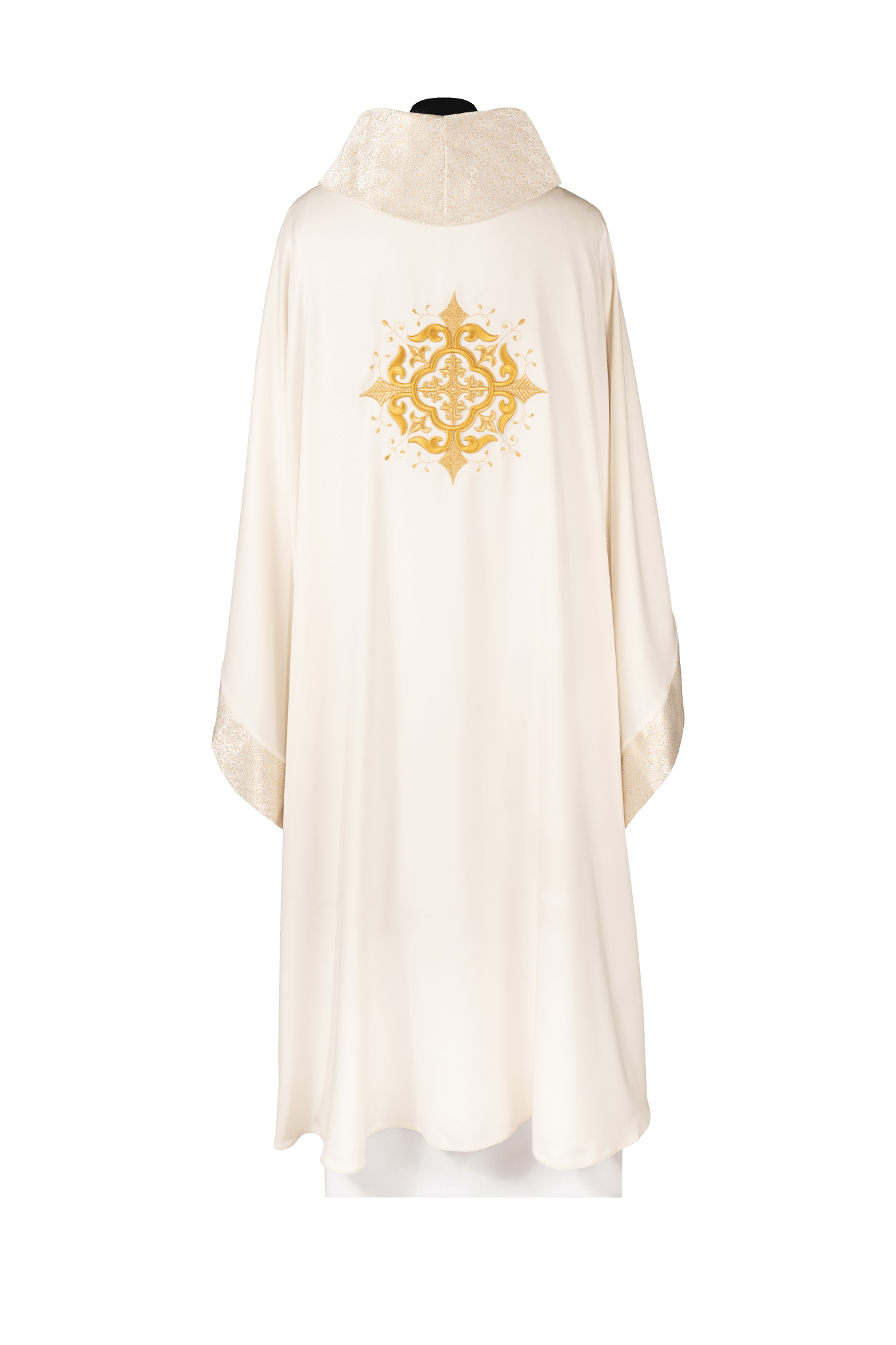 Ornat liturgiczny z haftowanym motywem krzyża i bogatym wykończeniem ecru