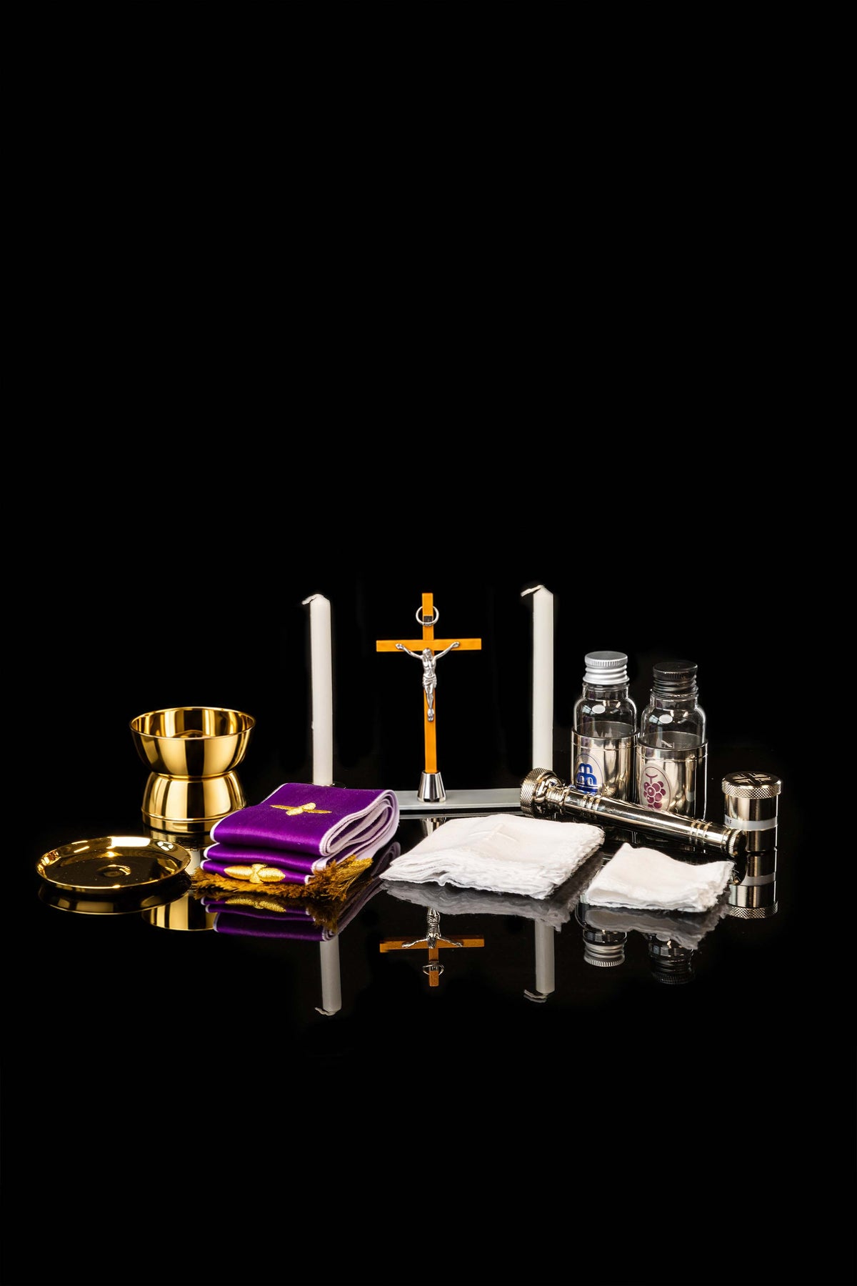 Kovčeg s liturgijskom opremom za misije