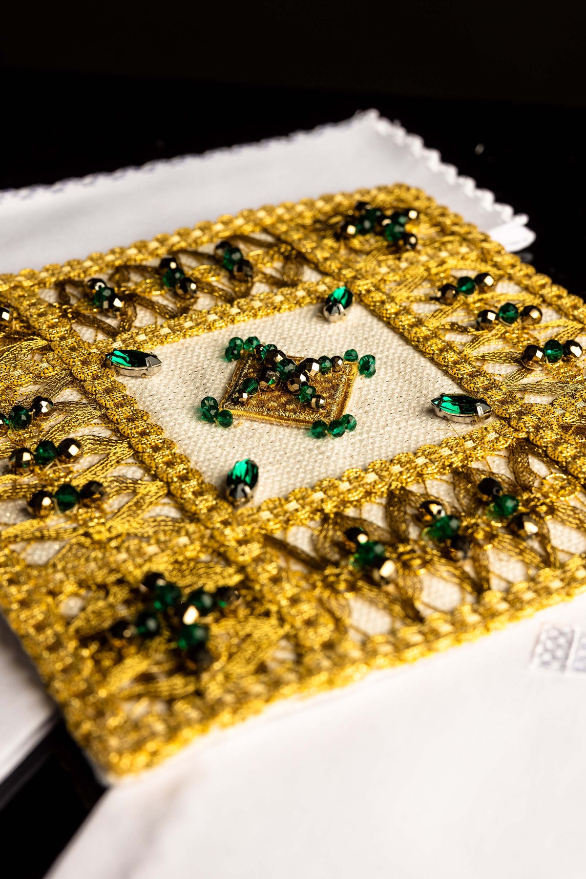 Ručno izrađena kaležna garnitura s prirodnim kamenjem Handmade 5013
