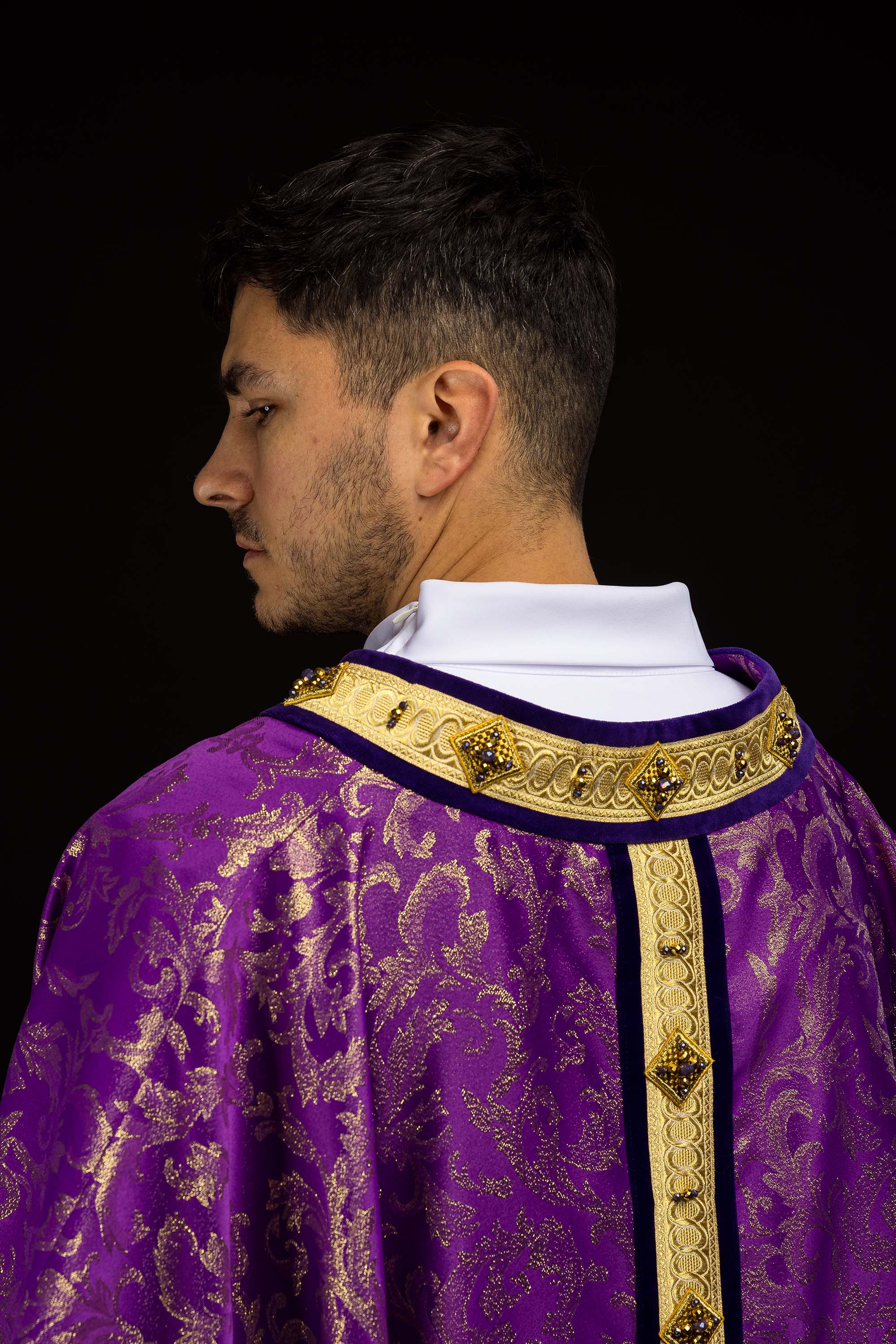 Ręcznie wykonany ornat z naturalnymi kamieniami Handmade 7003