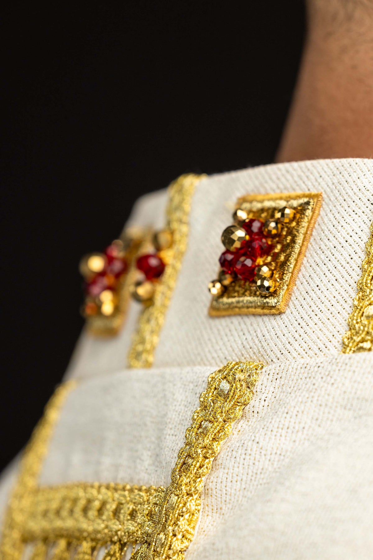 Ručno izrađen ornat s prirodnim kamenjem Handmade 7005