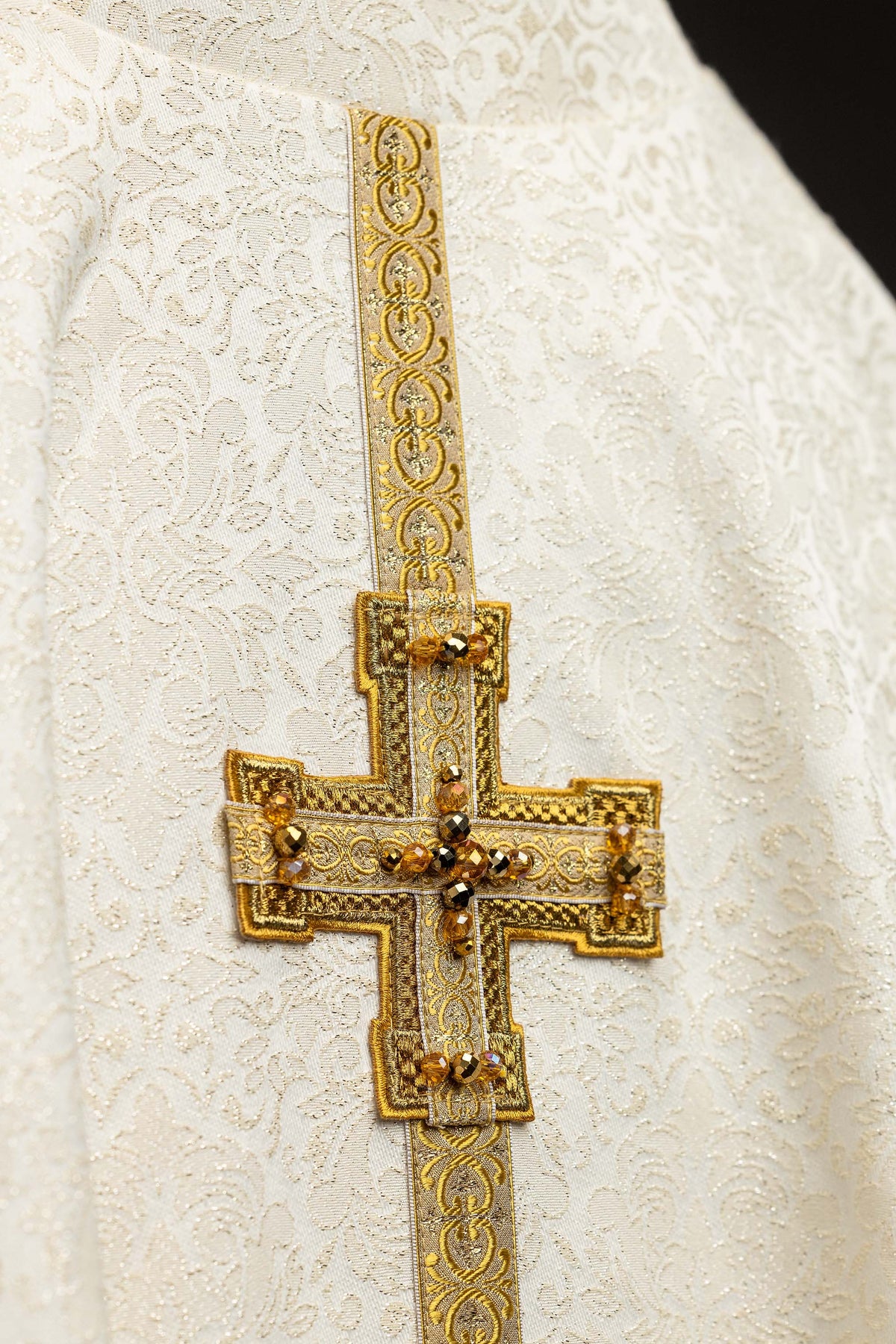 Ručno izrađen ornat s prirodnim kamenjem Handmade 7007