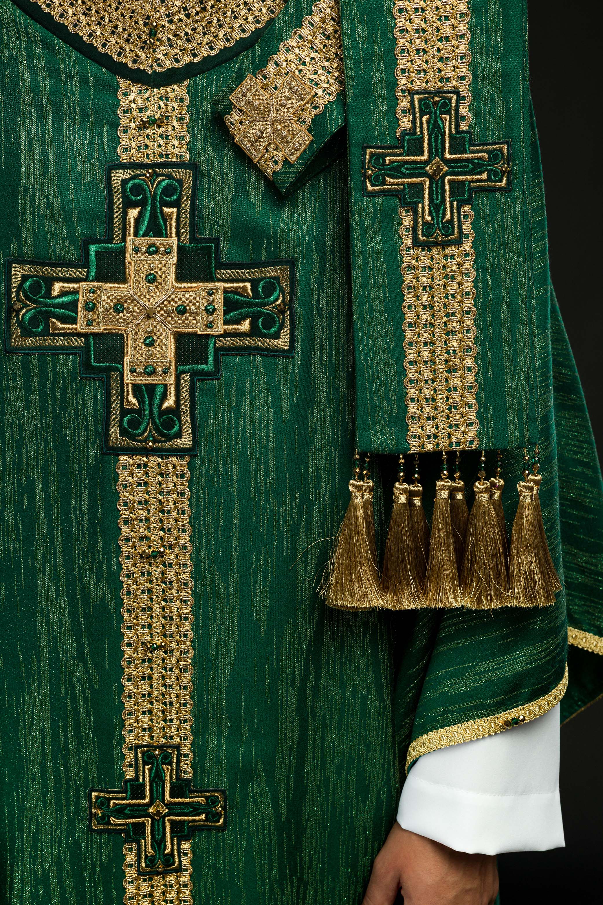 Ręcznie wykonany ornat z naturalnymi kamieniami Handmade 7015 Zielony - ORNATY.PL