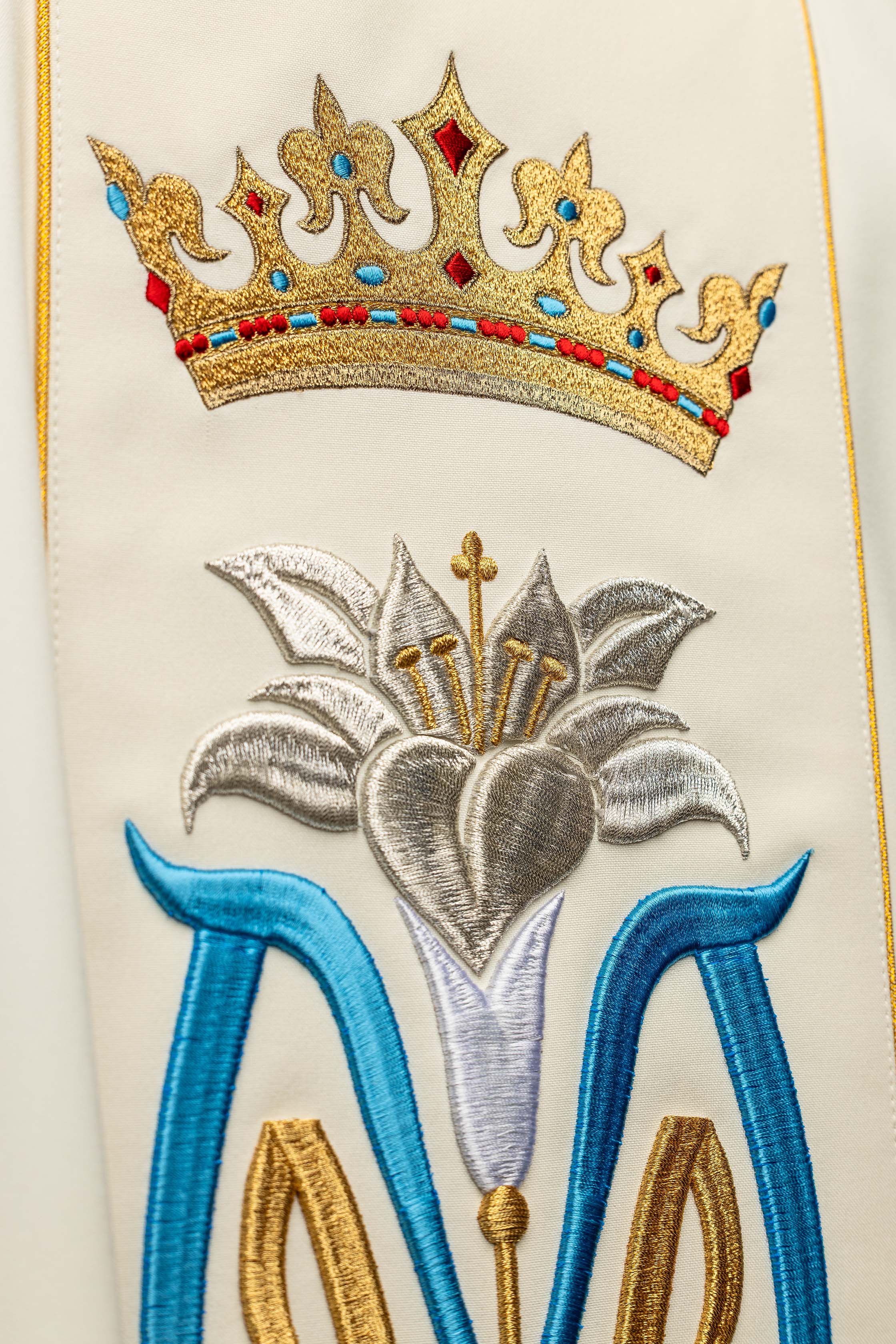 Dalmatyka s marijanskim vezom