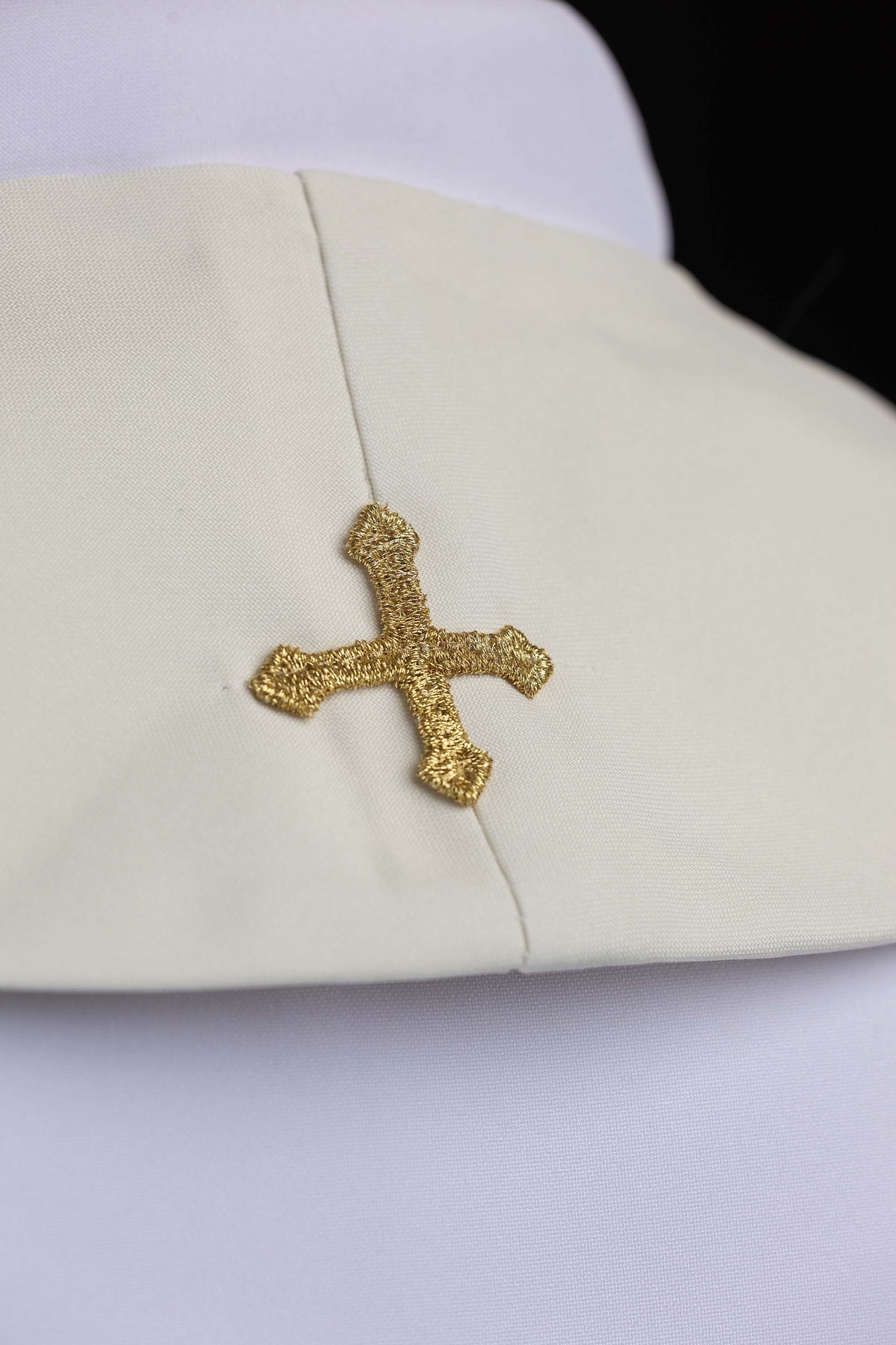 Izvezena marijanska stola ecru