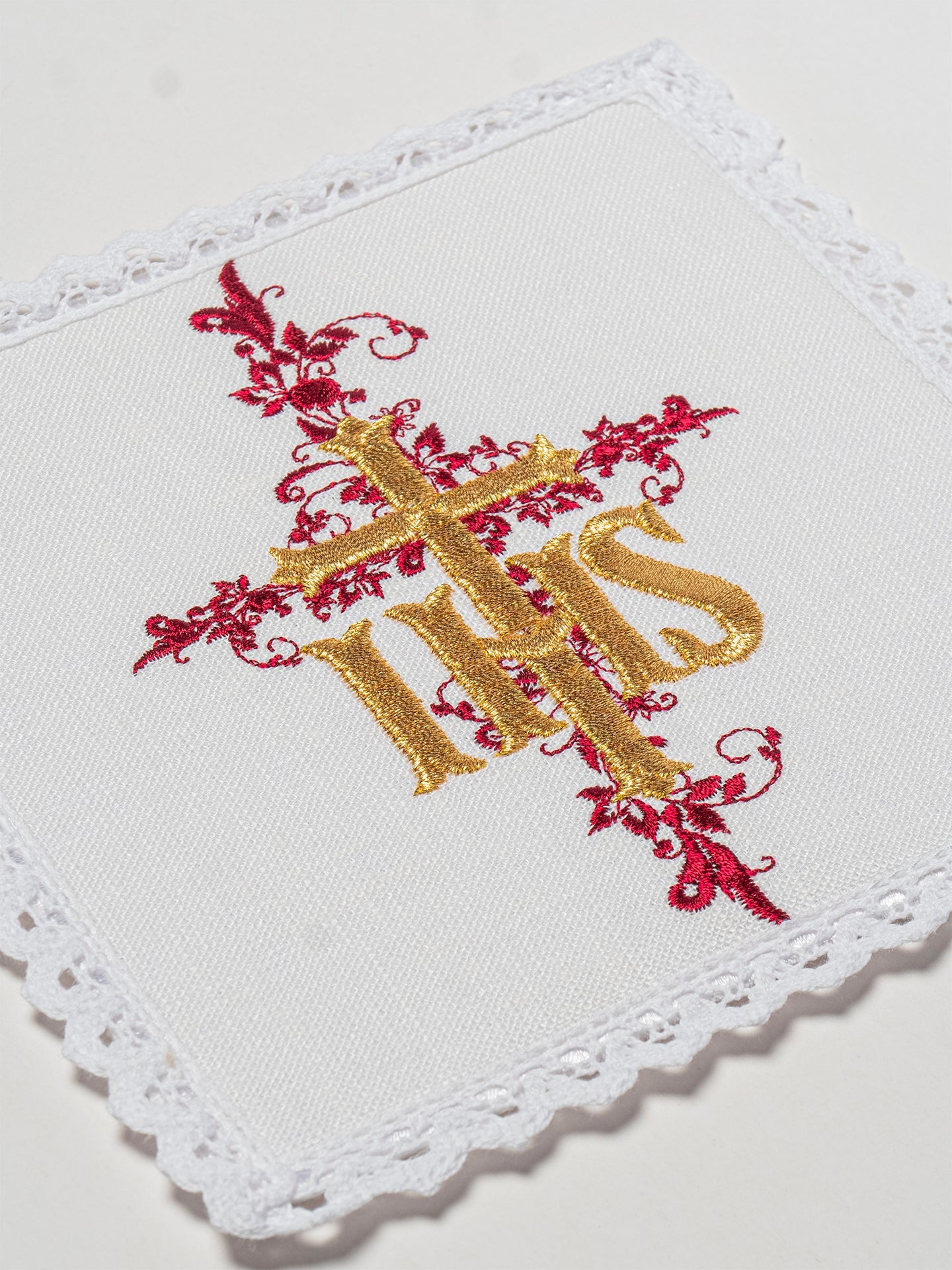 Liturgijsko rublje za kalež laneno vezeno IHS crveno
