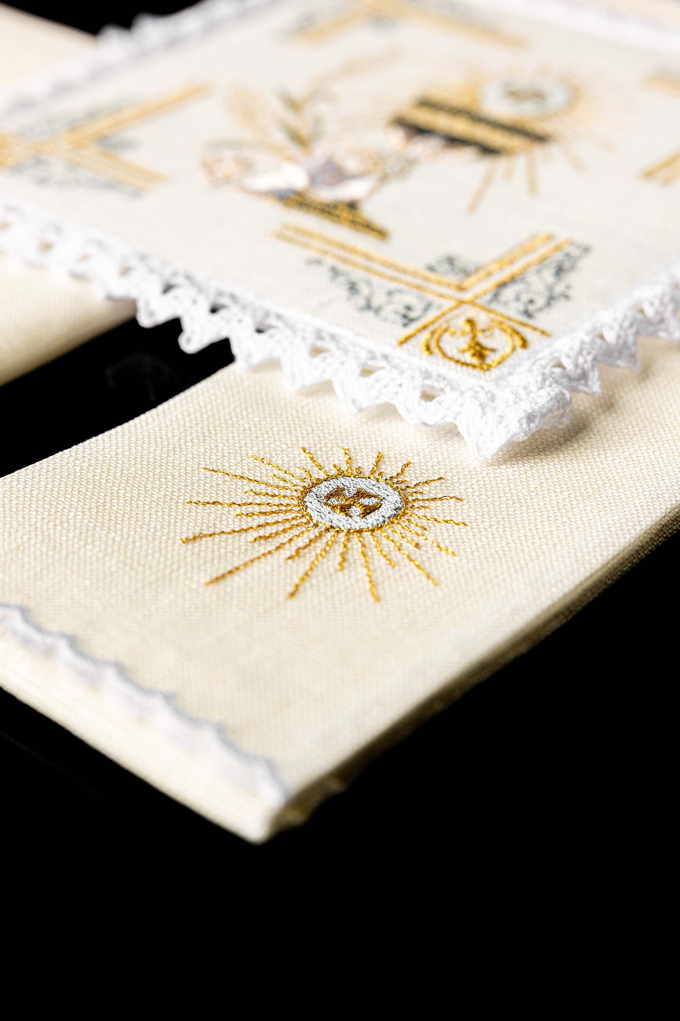 Bielizna kielichowa lniana haftowana Kielich